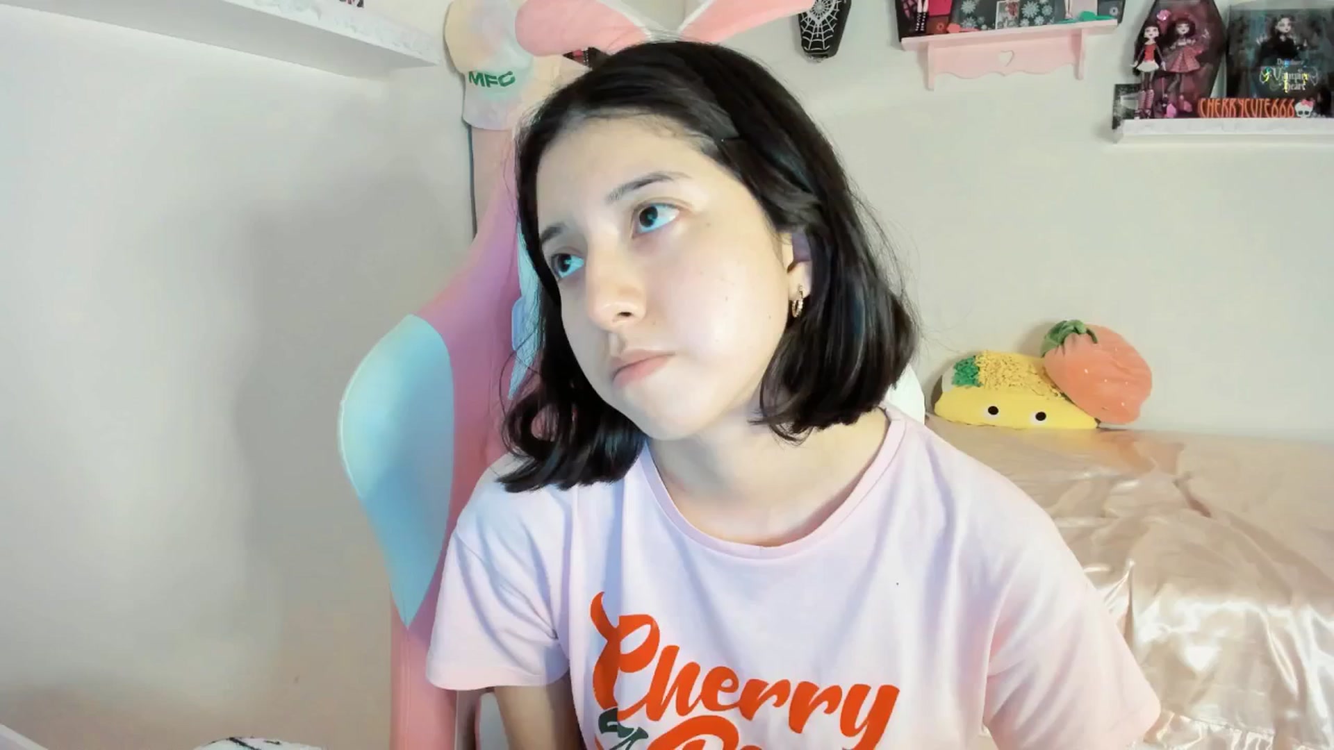 Gallery image thumbnail from Cherrycute666's myfreecams stream on, 06/01/2025, 23:30 image 13 of 20