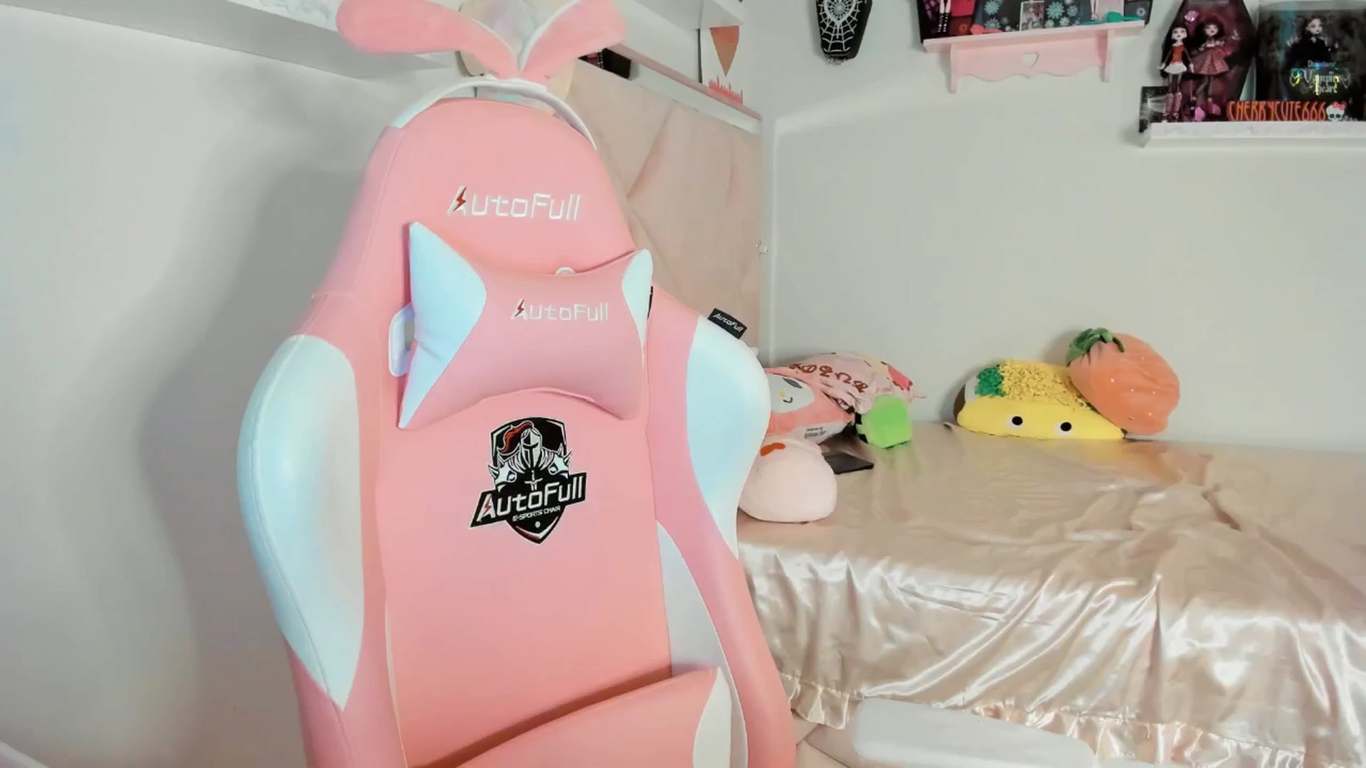 Gallery image thumbnail from Cherrycute666's myfreecams stream on, 06/01/2025, 23:30 image 7 of 20