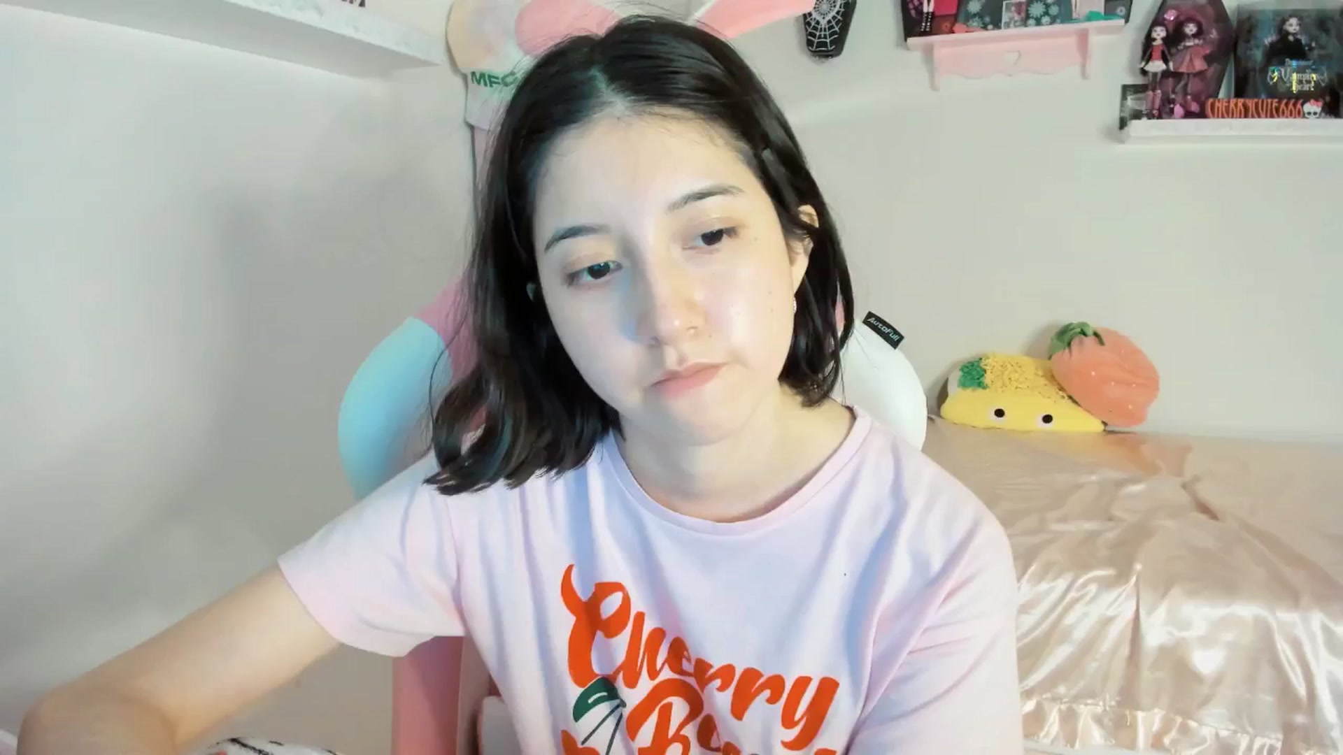 Gallery image thumbnail from Cherrycute666's myfreecams stream on, 06/01/2025, 23:30 image 9 of 20