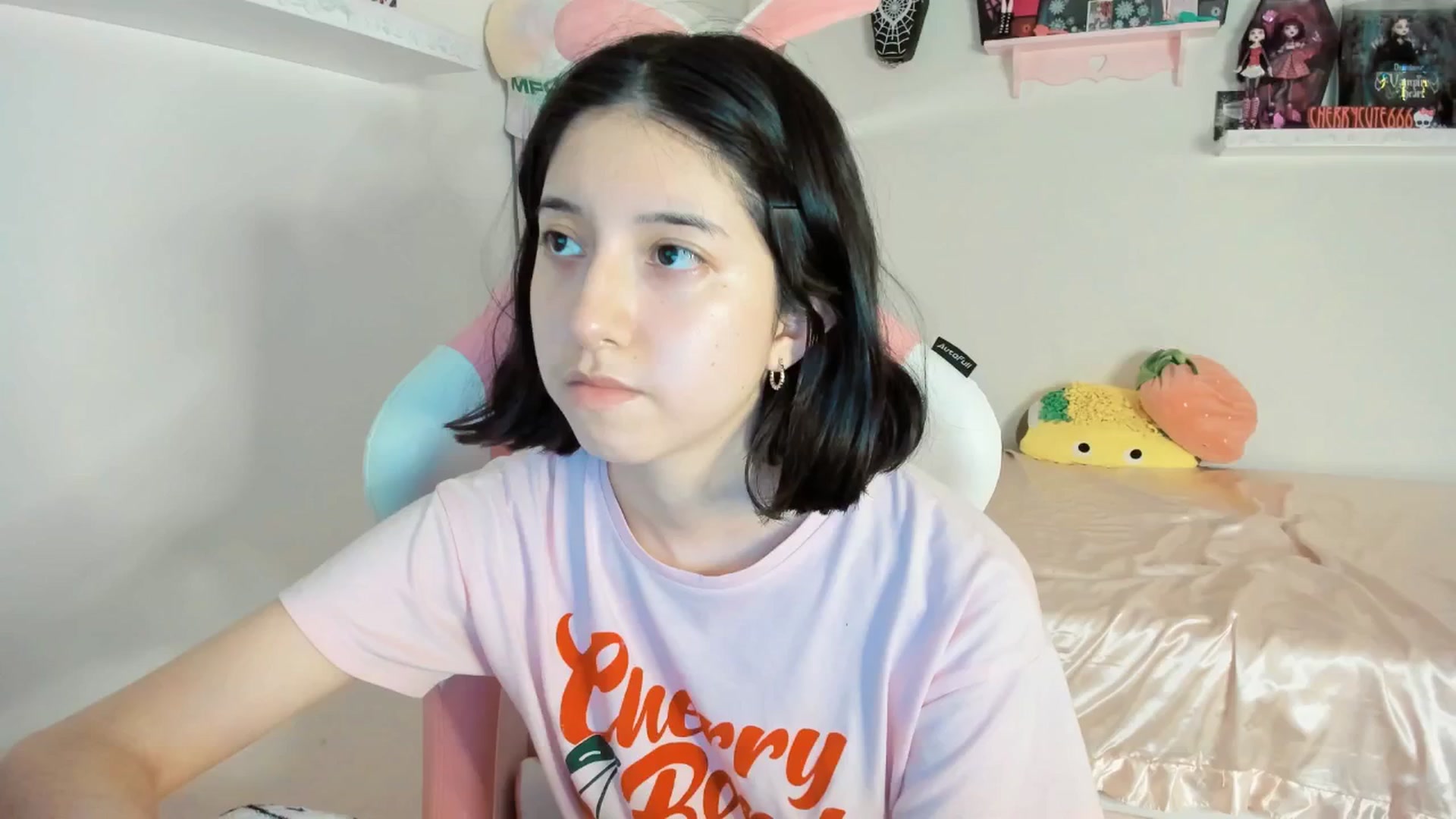 Gallery image thumbnail from Cherrycute666's myfreecams stream on, 06/01/2025, 23:30 image 12 of 20