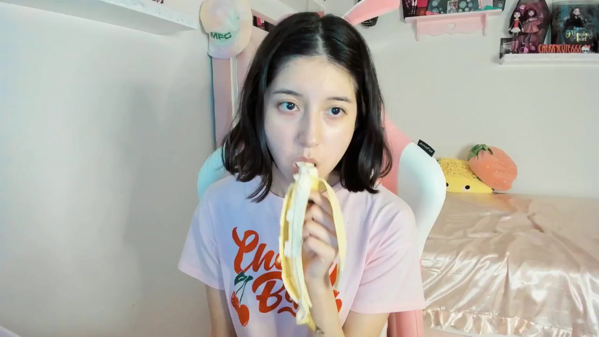 Gallery image thumbnail from Cherrycute666's myfreecams stream on, 06/01/2025, 23:30 image 4 of 20