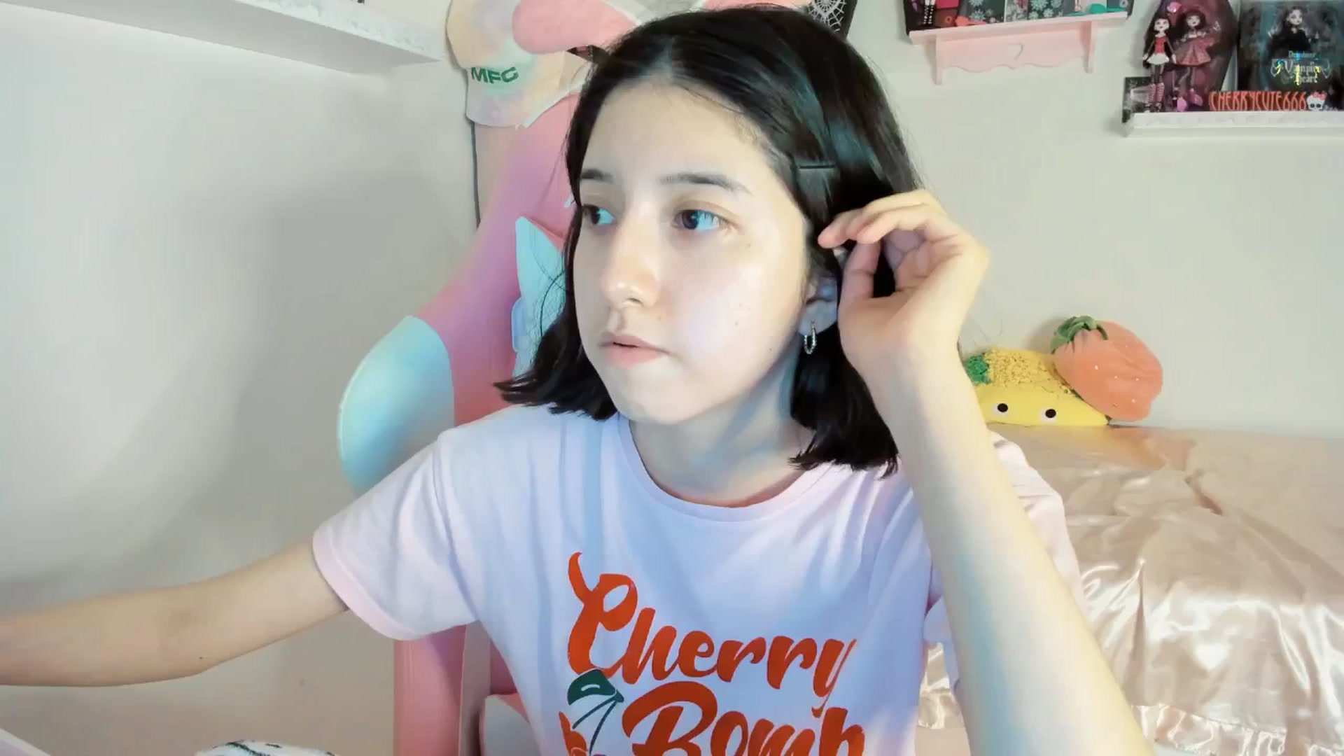 Gallery image thumbnail from Cherrycute666's myfreecams stream on, 06/01/2025, 23:30 image 11 of 20