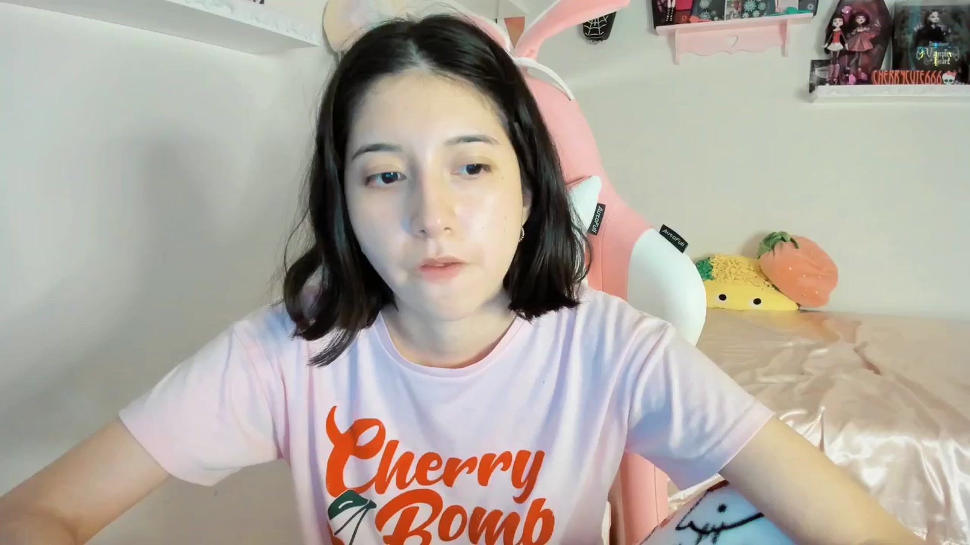 Gallery image thumbnail from Cherrycute666's myfreecams stream on, 06/01/2025, 23:30 image 6 of 20