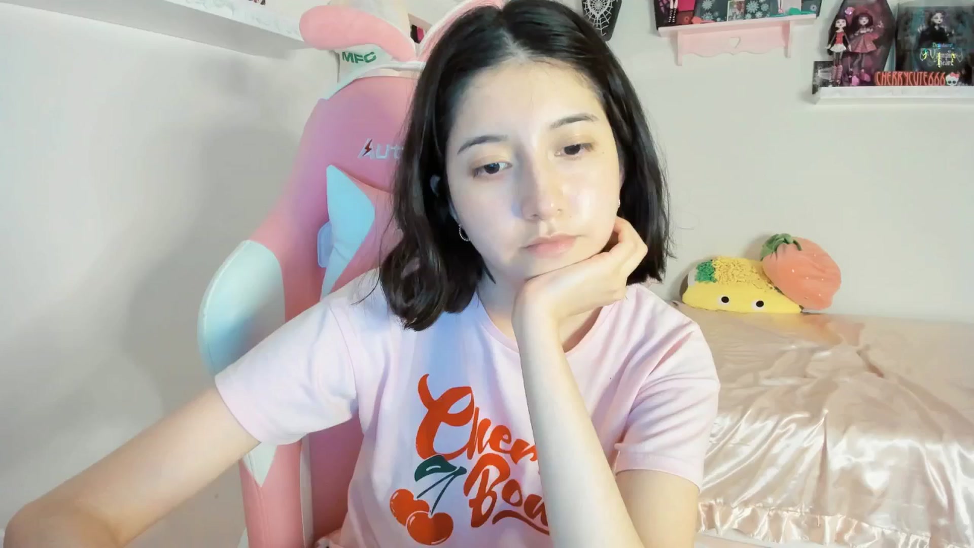 Gallery image thumbnail from Cherrycute666's myfreecams stream on, 06/01/2025, 23:30 image 15 of 20