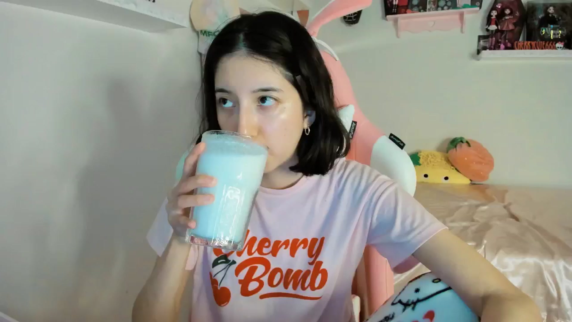 Gallery image thumbnail from Cherrycute666's myfreecams stream on, 06/01/2025, 23:30 image 5 of 20