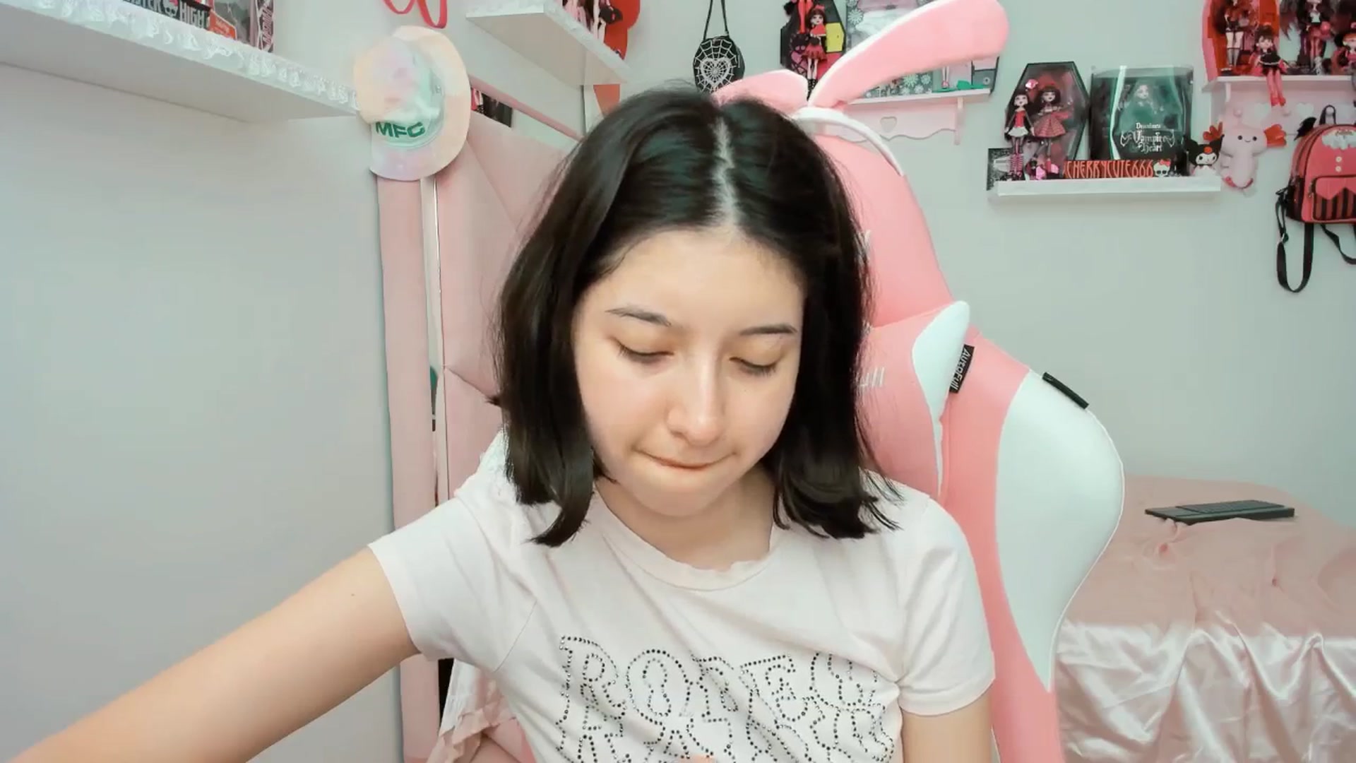 Gallery image thumbnail from Cherrycute666's myfreecams stream on, 06/03/2025, 20:16 image 14 of 20