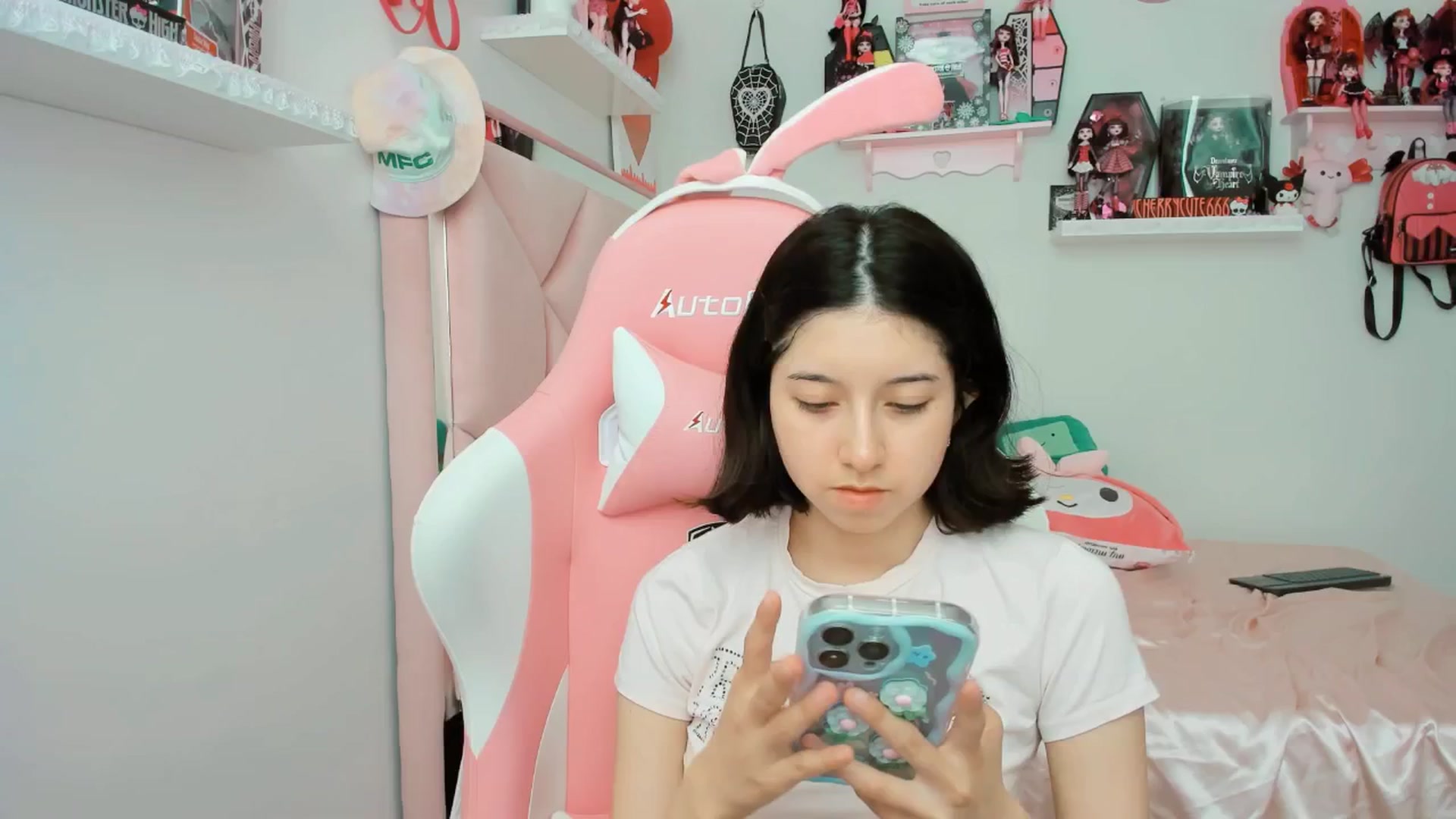 Gallery image thumbnail from Cherrycute666's myfreecams stream on, 06/03/2025, 20:16 image 1 of 20
