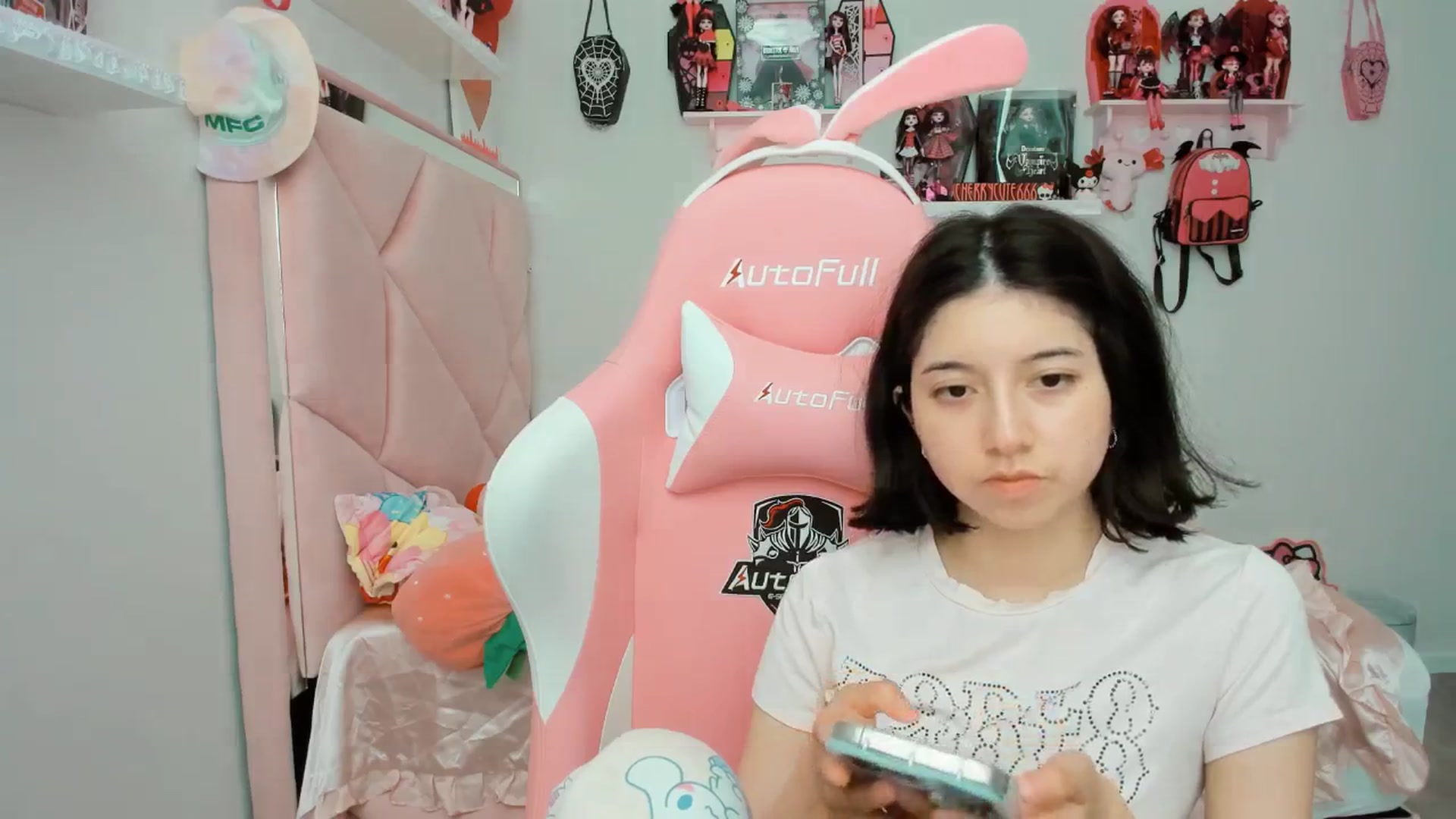 Gallery image thumbnail from Cherrycute666's myfreecams stream on, 06/03/2025, 20:16 image 18 of 20