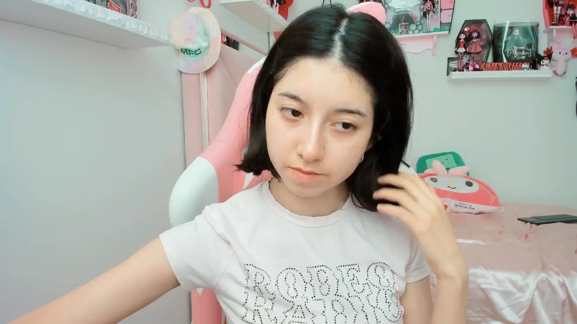Gallery image thumbnail from Cherrycute666's myfreecams stream on, 06/03/2025, 20:16 image 3 of 20