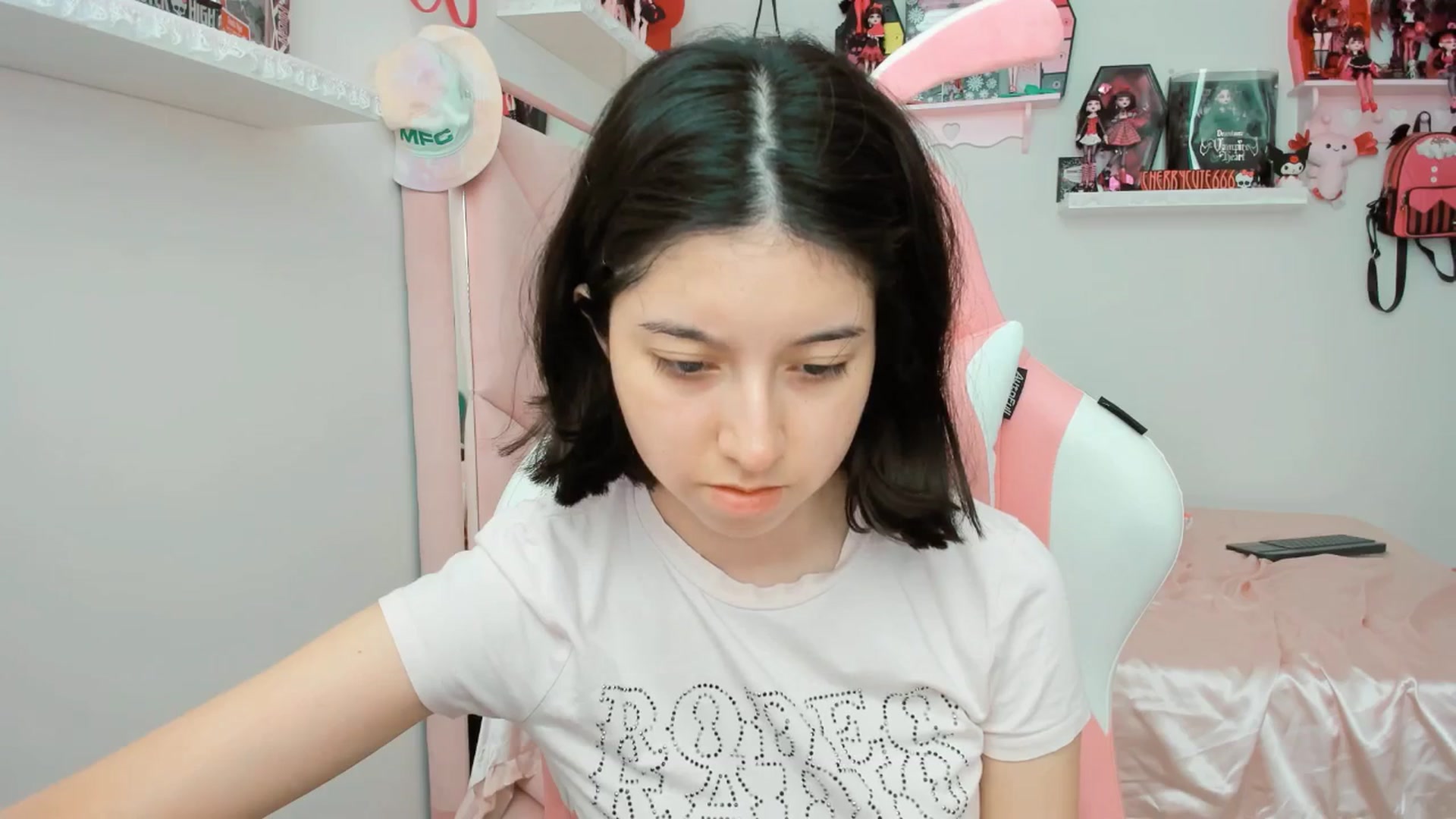 Gallery image thumbnail from Cherrycute666's myfreecams stream on, 06/03/2025, 20:16 image 13 of 20
