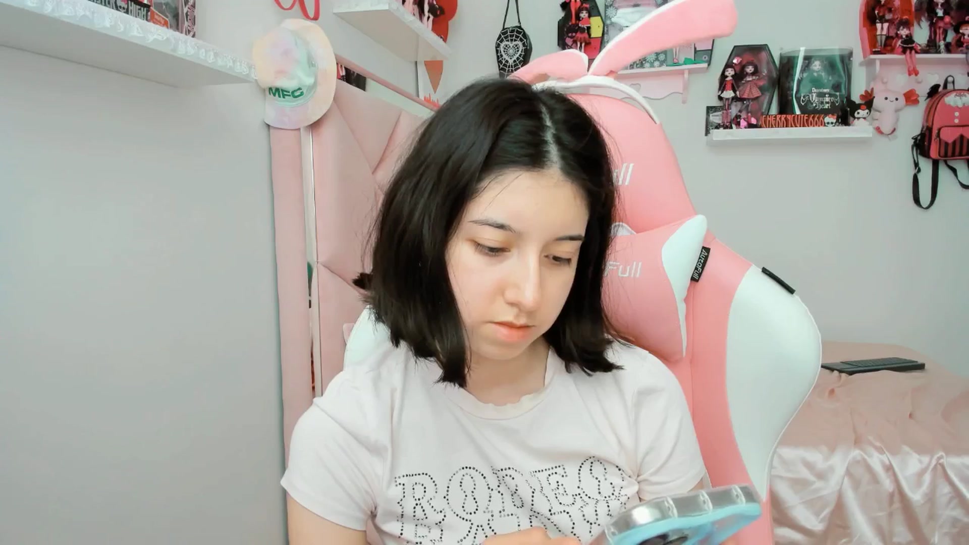Gallery image thumbnail from Cherrycute666's myfreecams stream on, 06/03/2025, 20:16 image 15 of 20