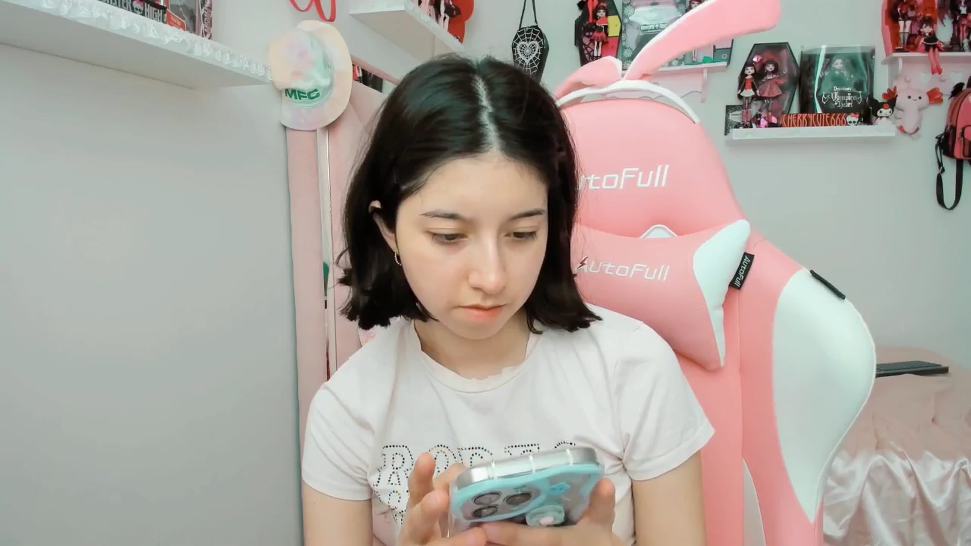 Gallery image thumbnail from Cherrycute666's myfreecams stream on, 06/03/2025, 20:16 image 12 of 20