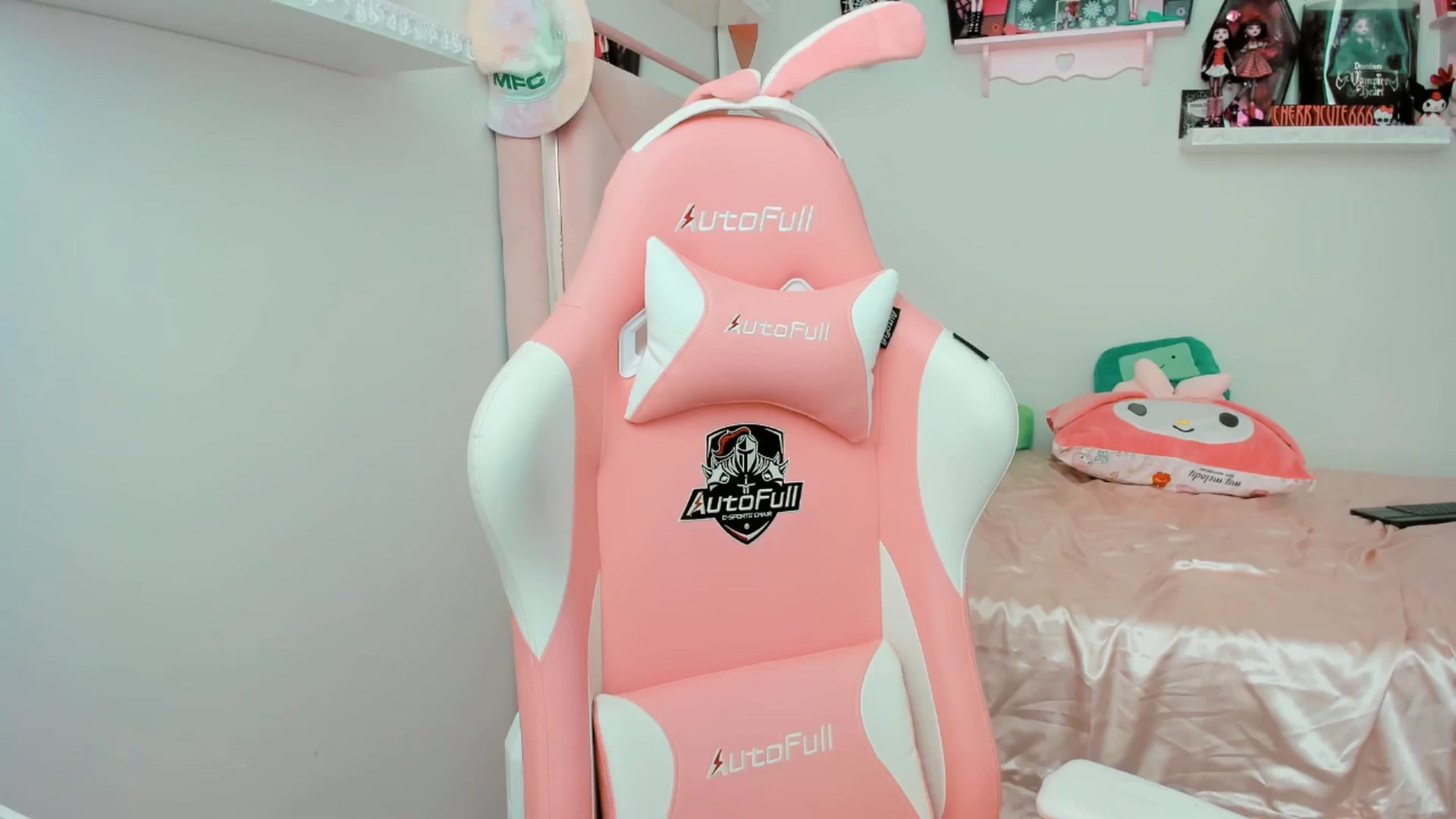 Gallery image thumbnail from Cherrycute666's myfreecams stream on, 06/03/2025, 20:16 image 5 of 20