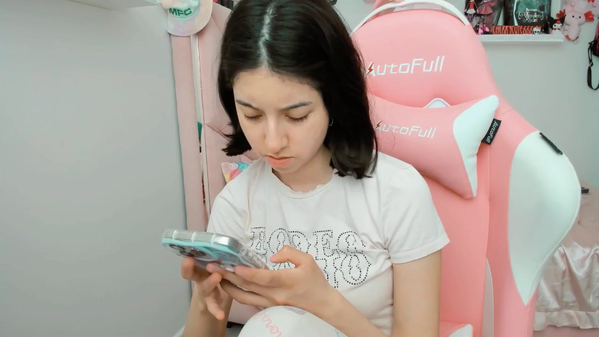 Gallery image thumbnail from Cherrycute666's myfreecams stream on, 06/03/2025, 20:16 image 11 of 20