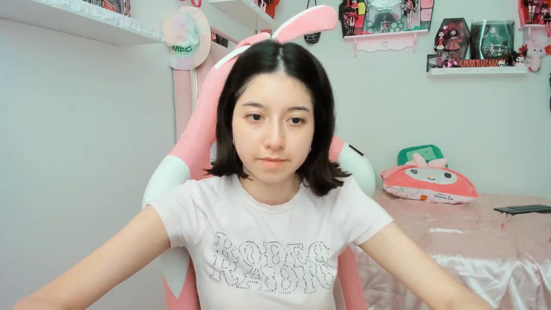 Gallery image thumbnail from Cherrycute666's myfreecams stream on, 06/03/2025, 20:16 image 4 of 20