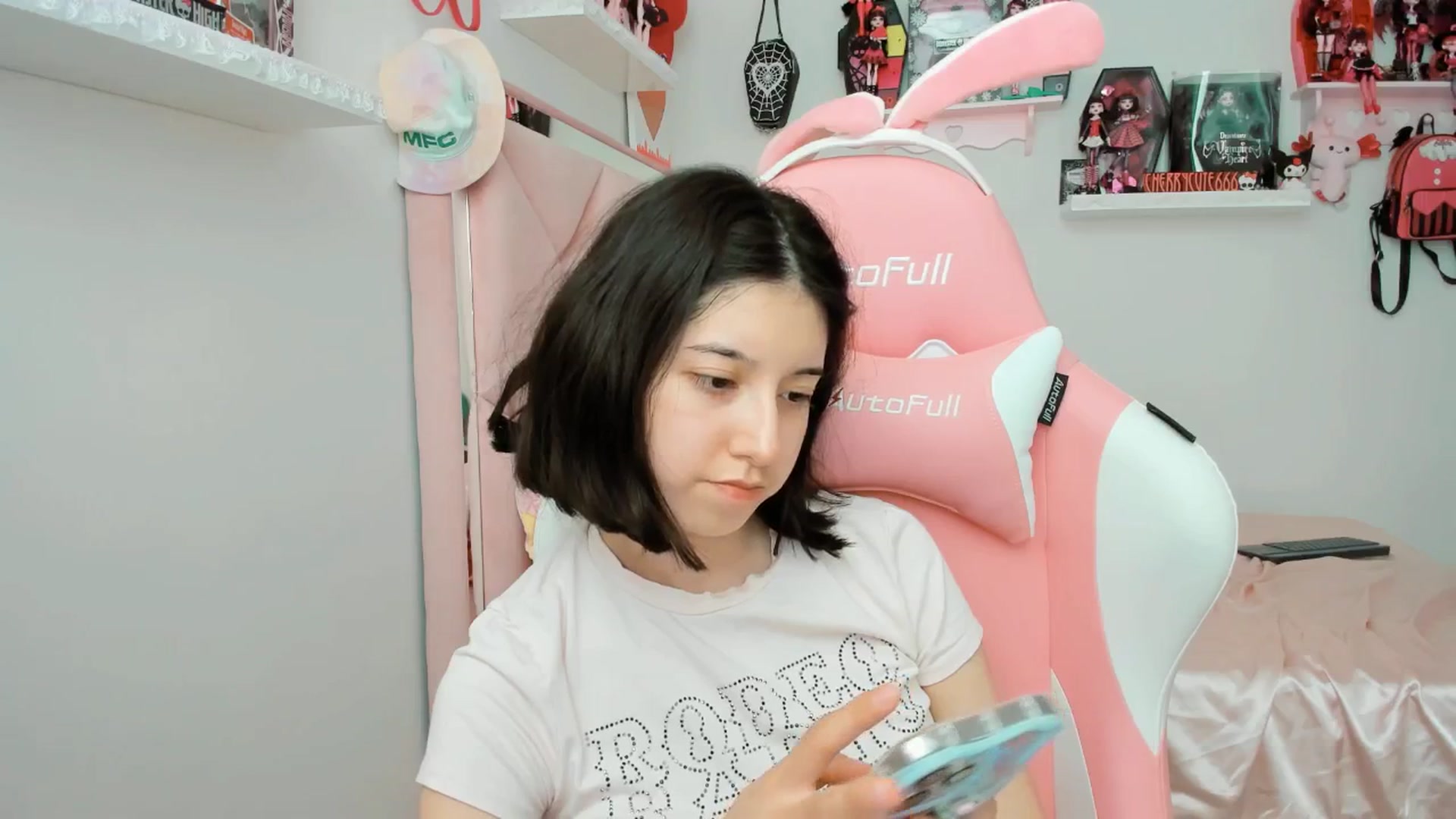 Gallery image thumbnail from Cherrycute666's myfreecams stream on, 06/03/2025, 20:16 image 16 of 20