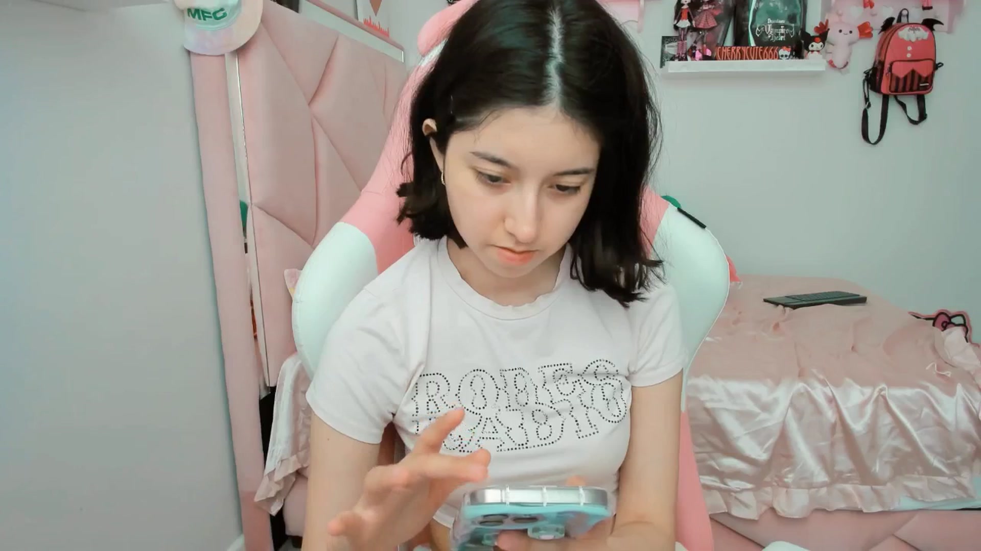 Gallery image thumbnail from Cherrycute666's myfreecams stream on, 06/03/2025, 20:16 image 19 of 20