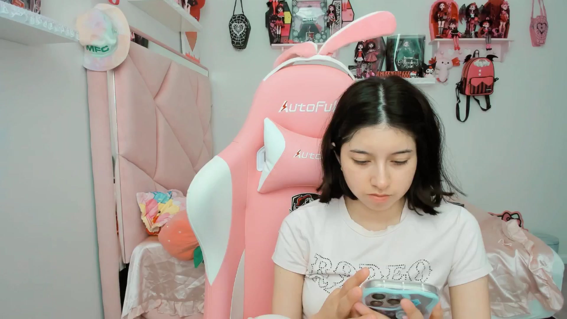 Gallery image thumbnail from Cherrycute666's myfreecams stream on, 06/03/2025, 20:16 image 17 of 20
