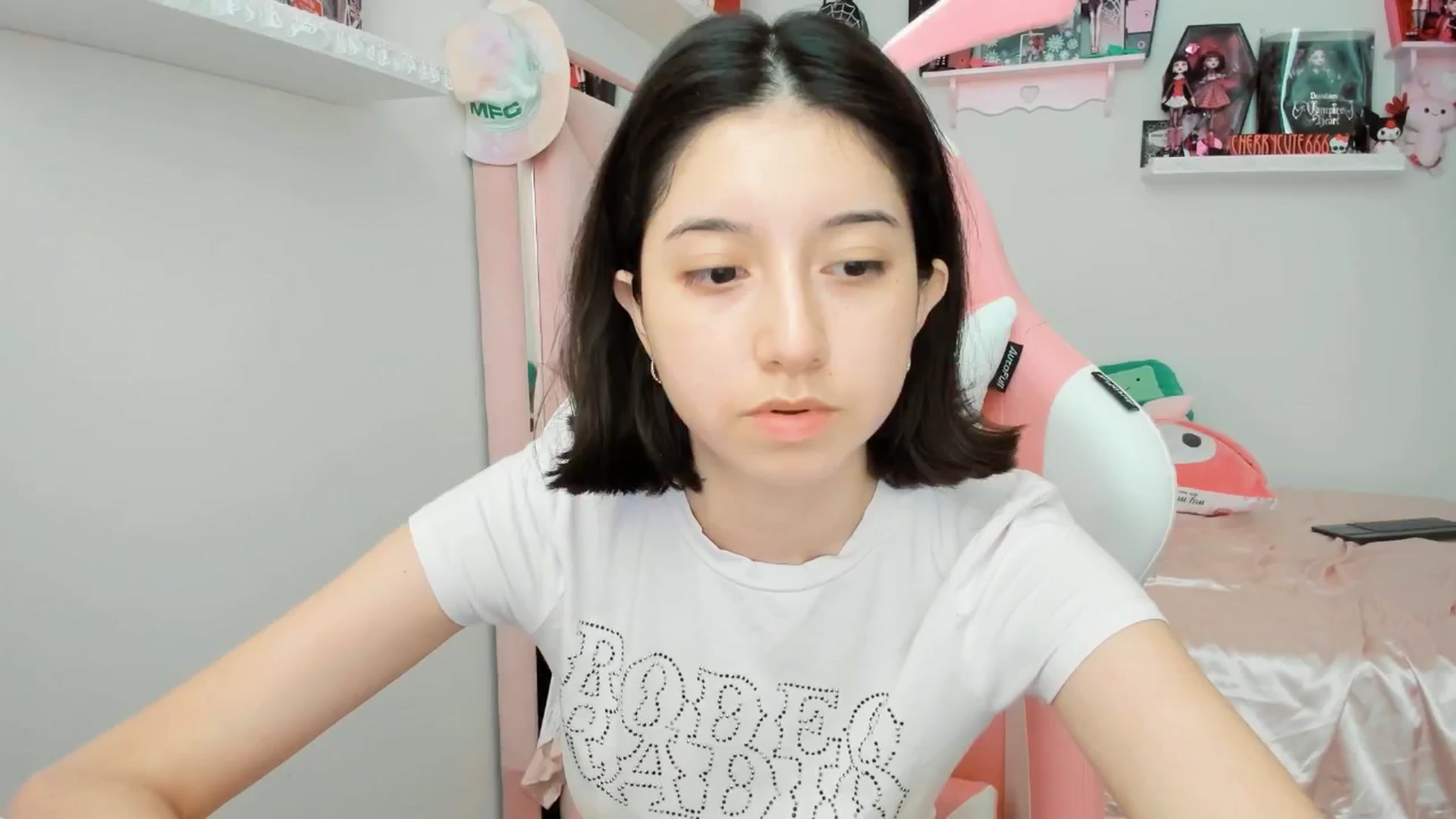 Gallery image thumbnail from Cherrycute666's myfreecams stream on, 06/03/2025, 23:17 image 7 of 20