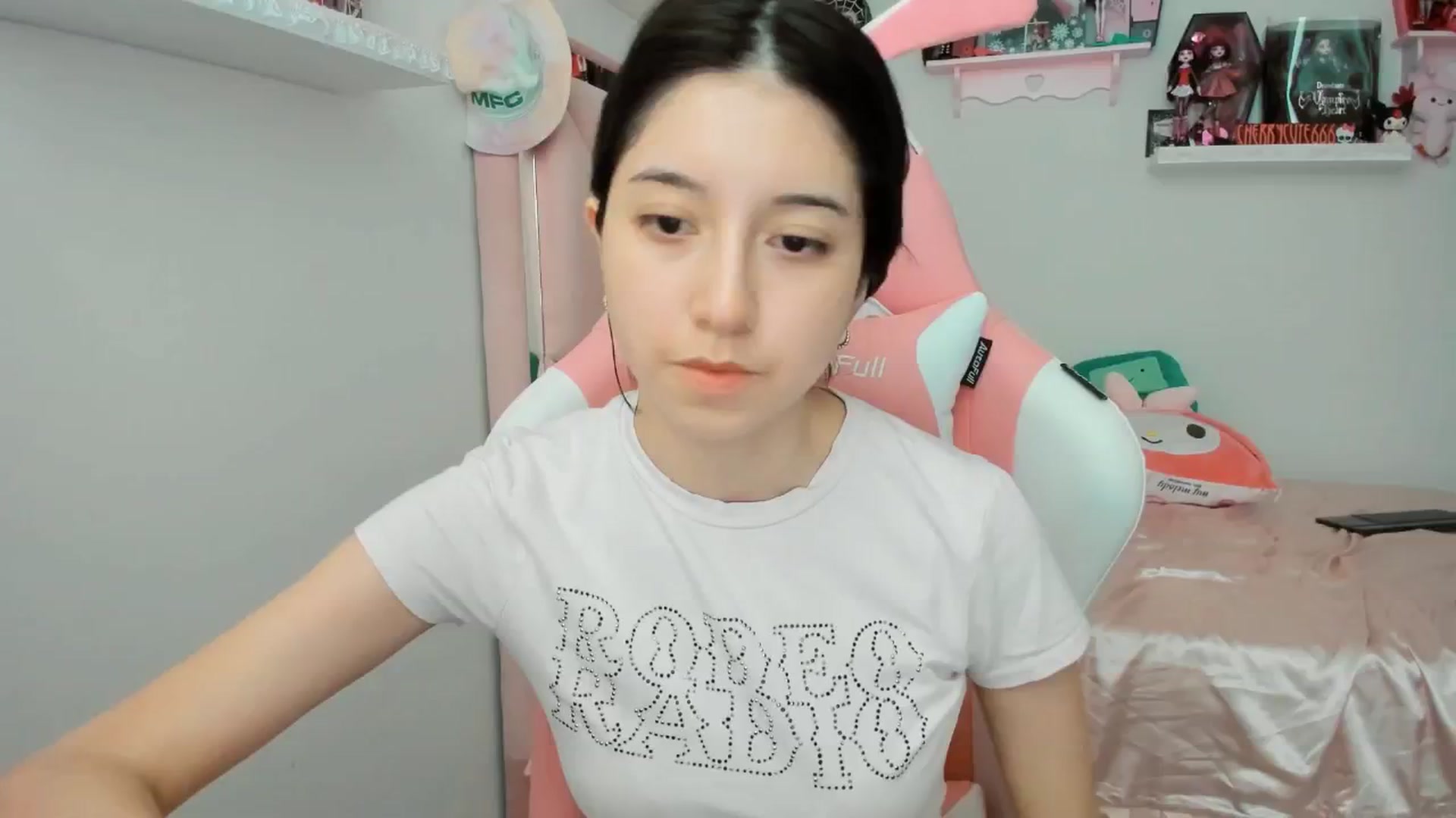 Gallery image thumbnail from Cherrycute666's myfreecams stream on, 06/03/2025, 23:17 image 14 of 20