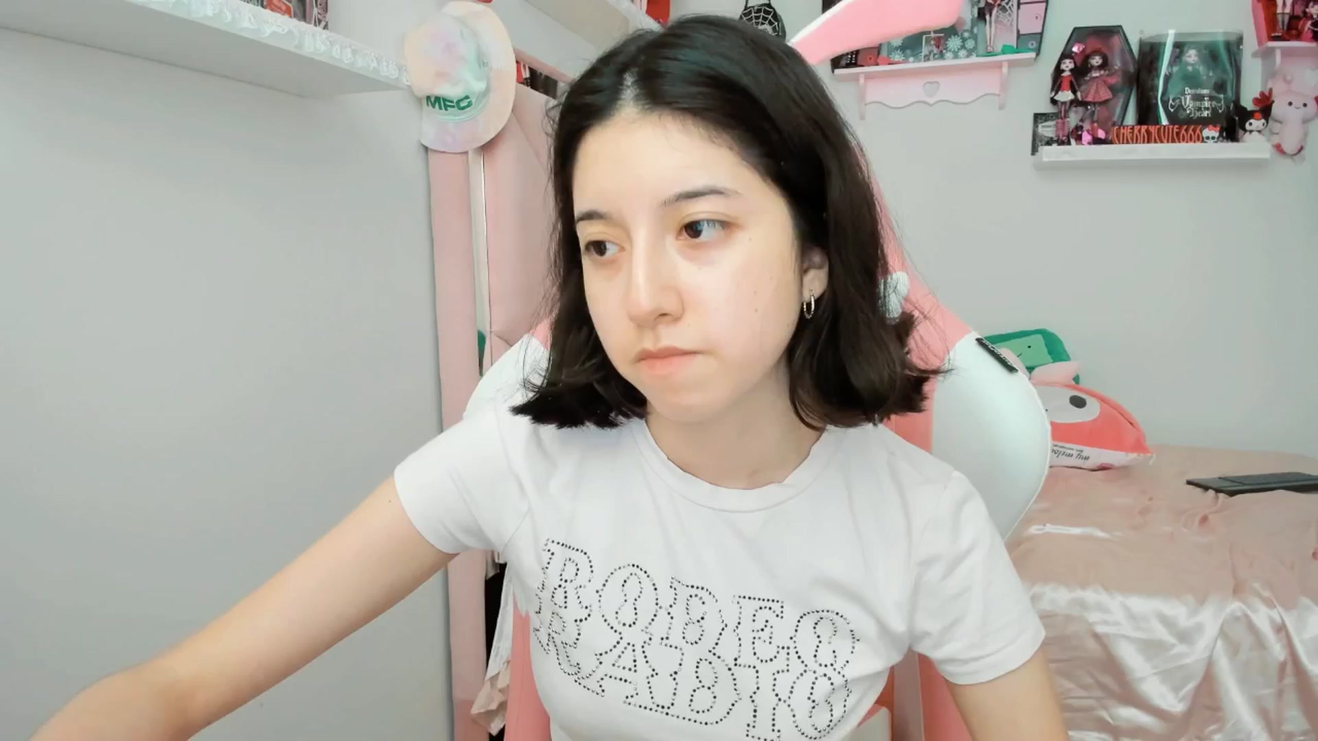 Gallery image thumbnail from Cherrycute666's myfreecams stream on, 06/03/2025, 23:17 image 6 of 20
