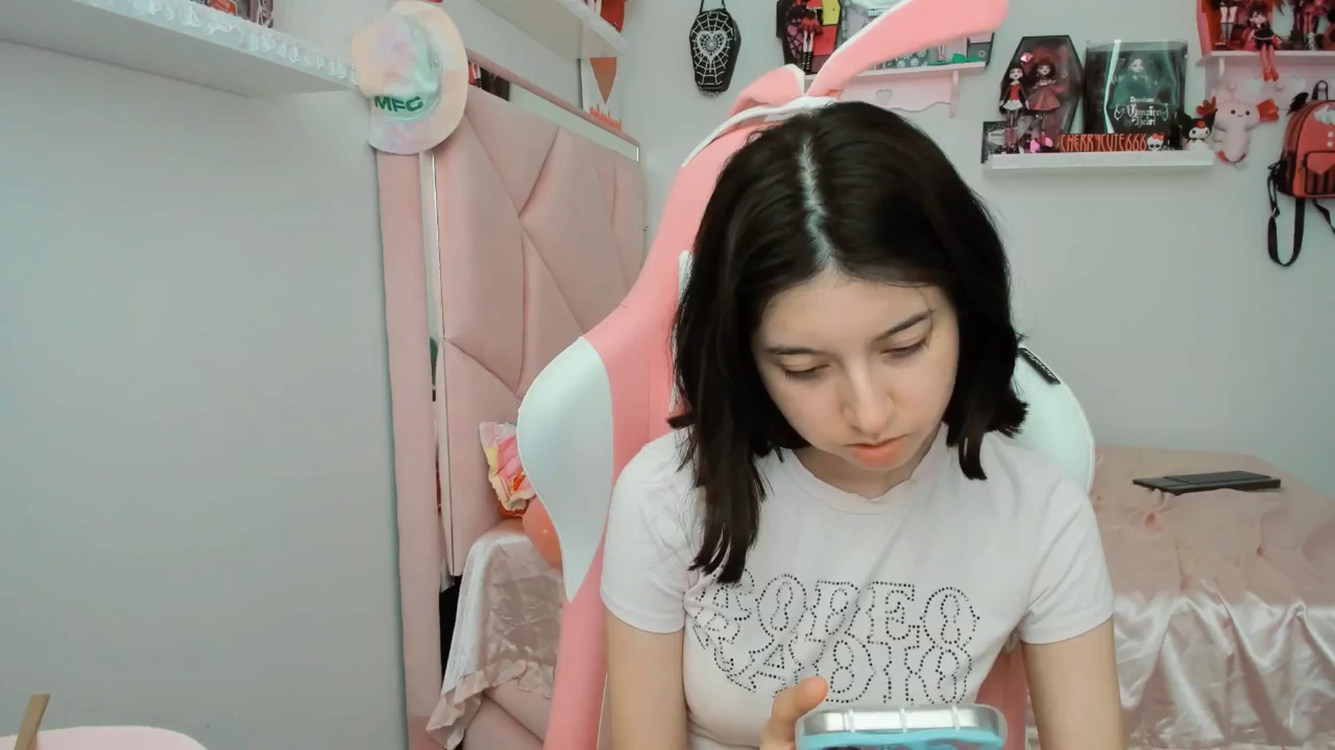 Gallery image thumbnail from Cherrycute666's myfreecams stream on, 06/03/2025, 23:17 image 4 of 20