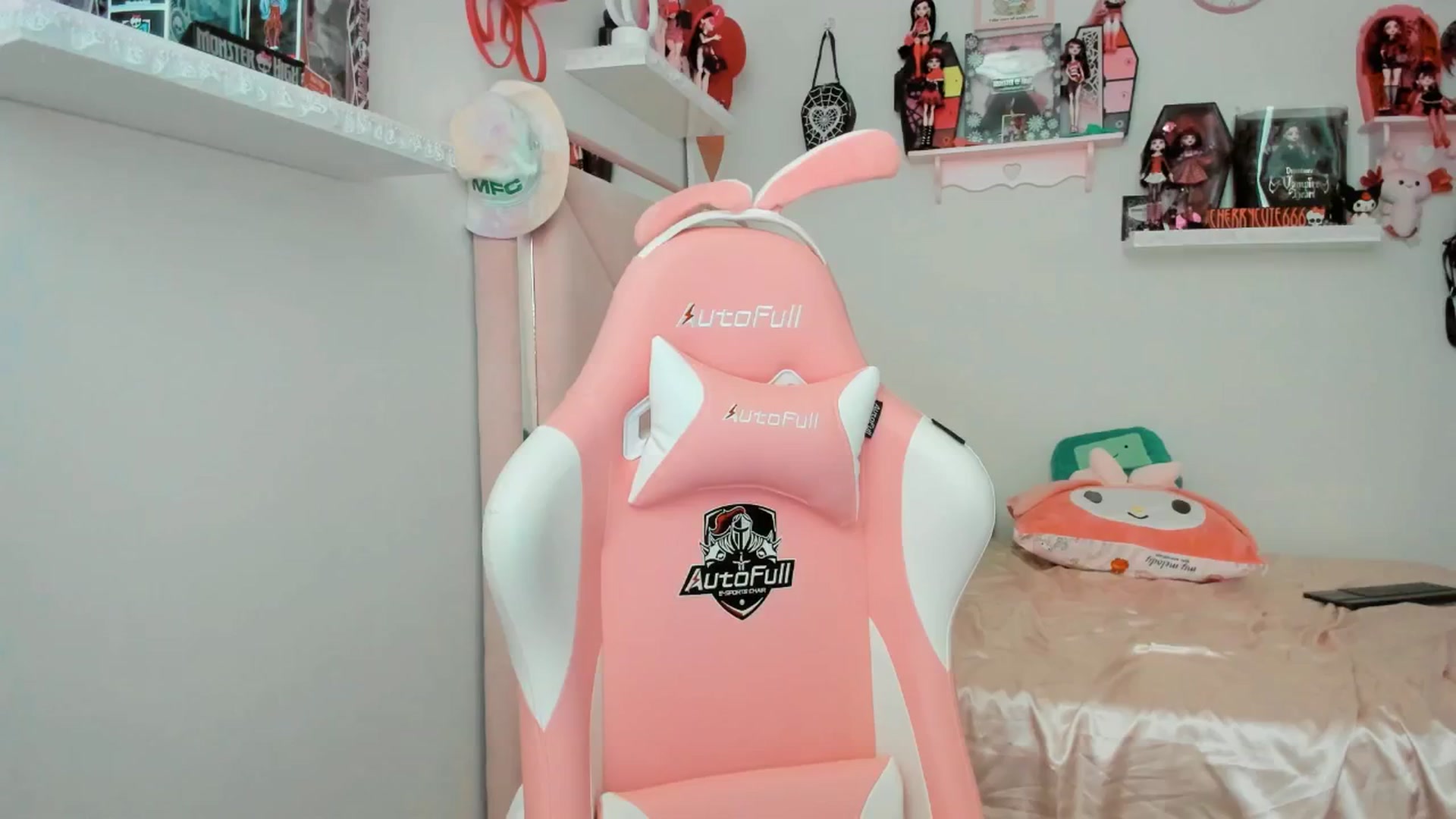 Gallery image thumbnail from Cherrycute666's myfreecams stream on, 06/03/2025, 23:17 image 19 of 20