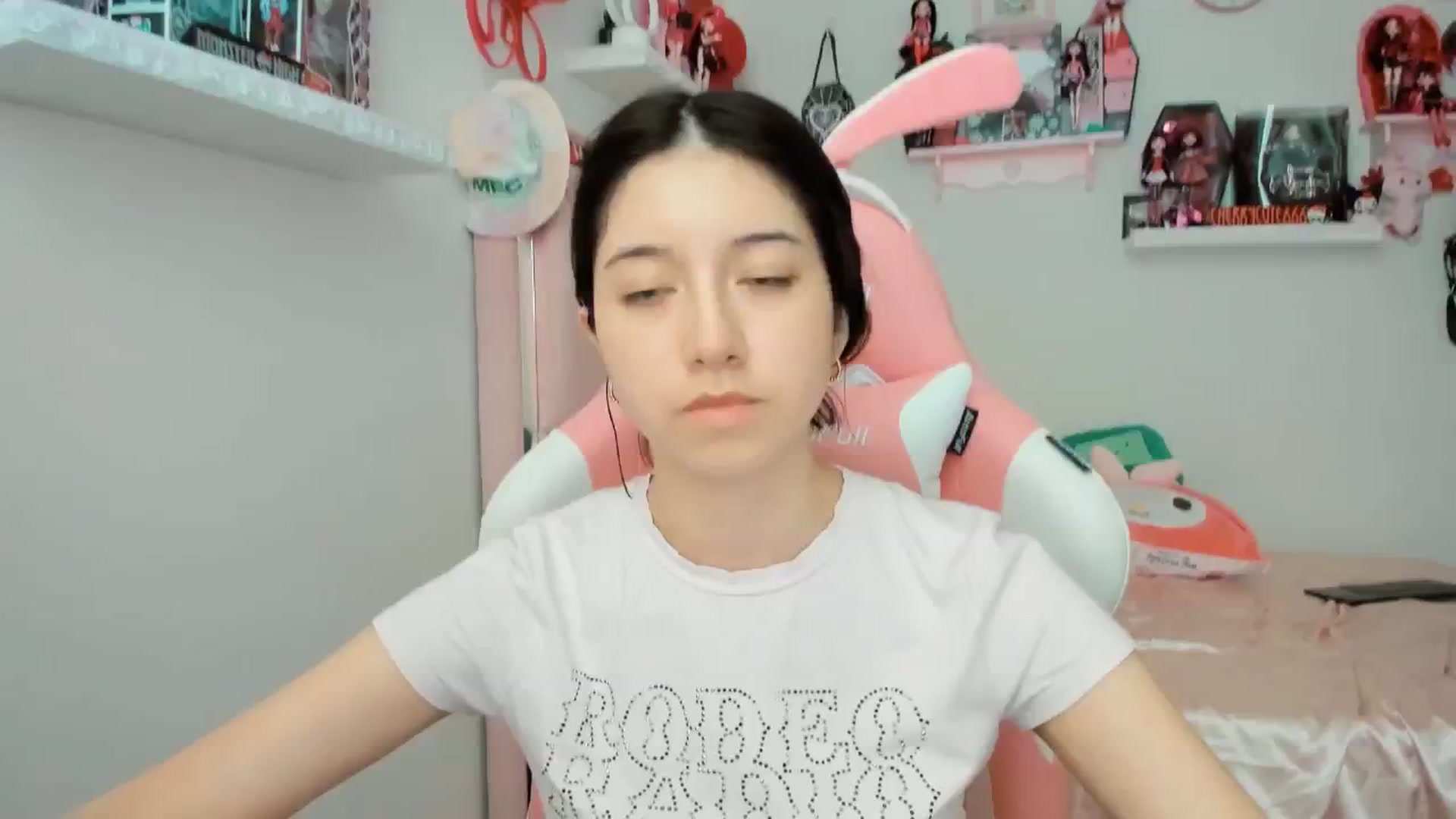 Gallery image thumbnail from Cherrycute666's myfreecams stream on, 06/03/2025, 23:17 image 17 of 20