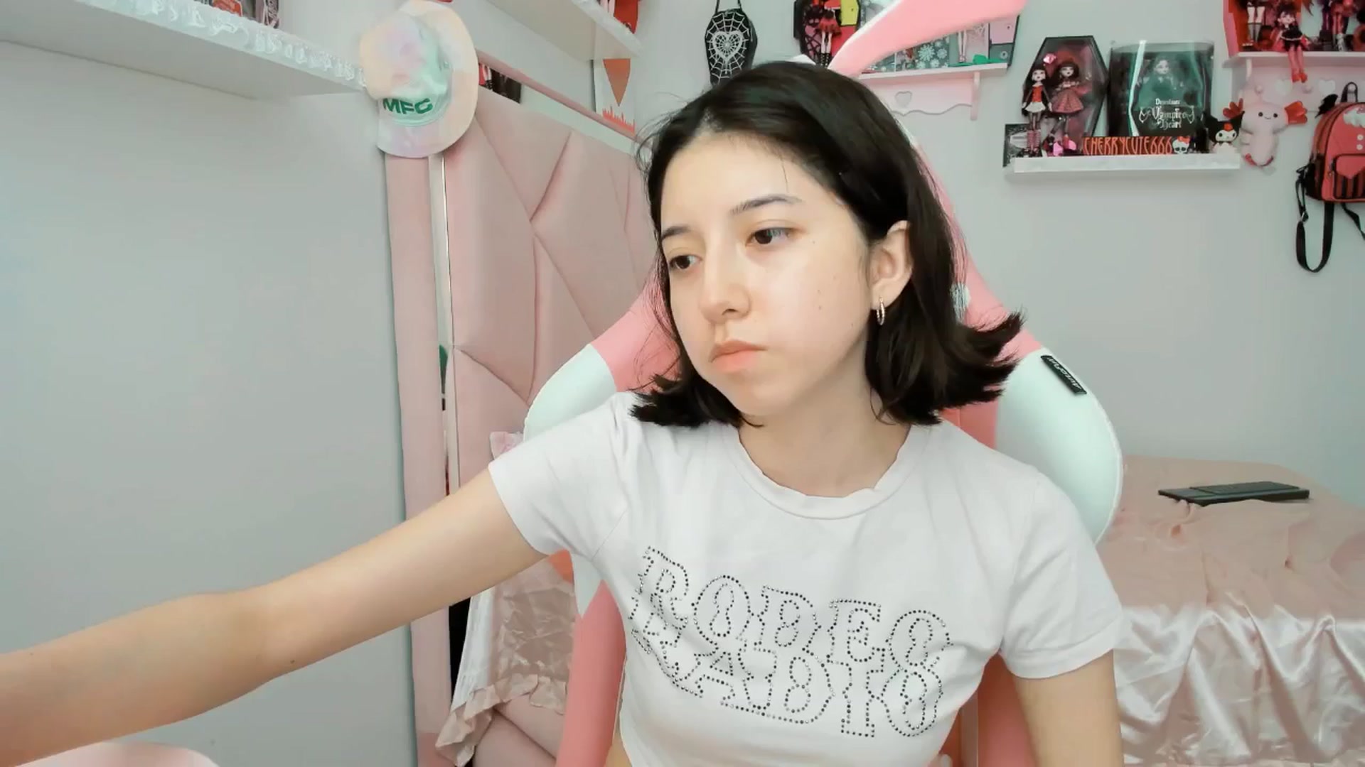 Gallery image thumbnail from Cherrycute666's myfreecams stream on, 06/03/2025, 23:17 image 2 of 20