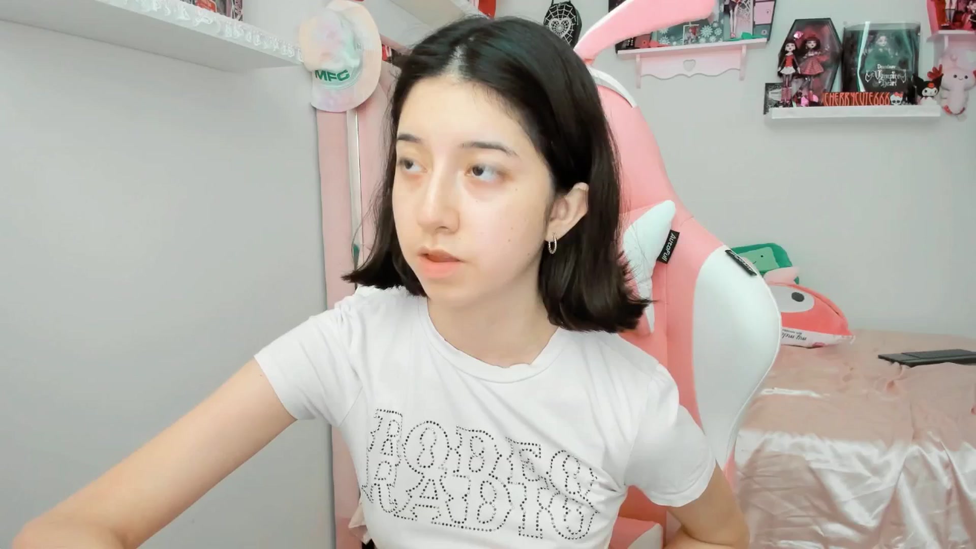 Gallery image thumbnail from Cherrycute666's myfreecams stream on, 06/03/2025, 23:17 image 9 of 20