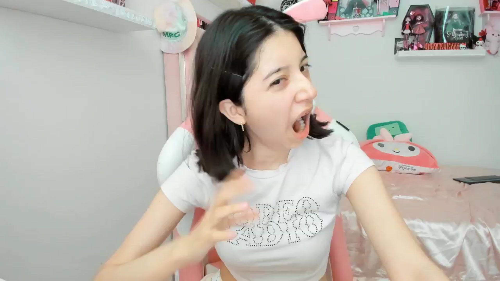 Gallery image thumbnail from Cherrycute666's myfreecams stream on, 06/03/2025, 23:17 image 12 of 20