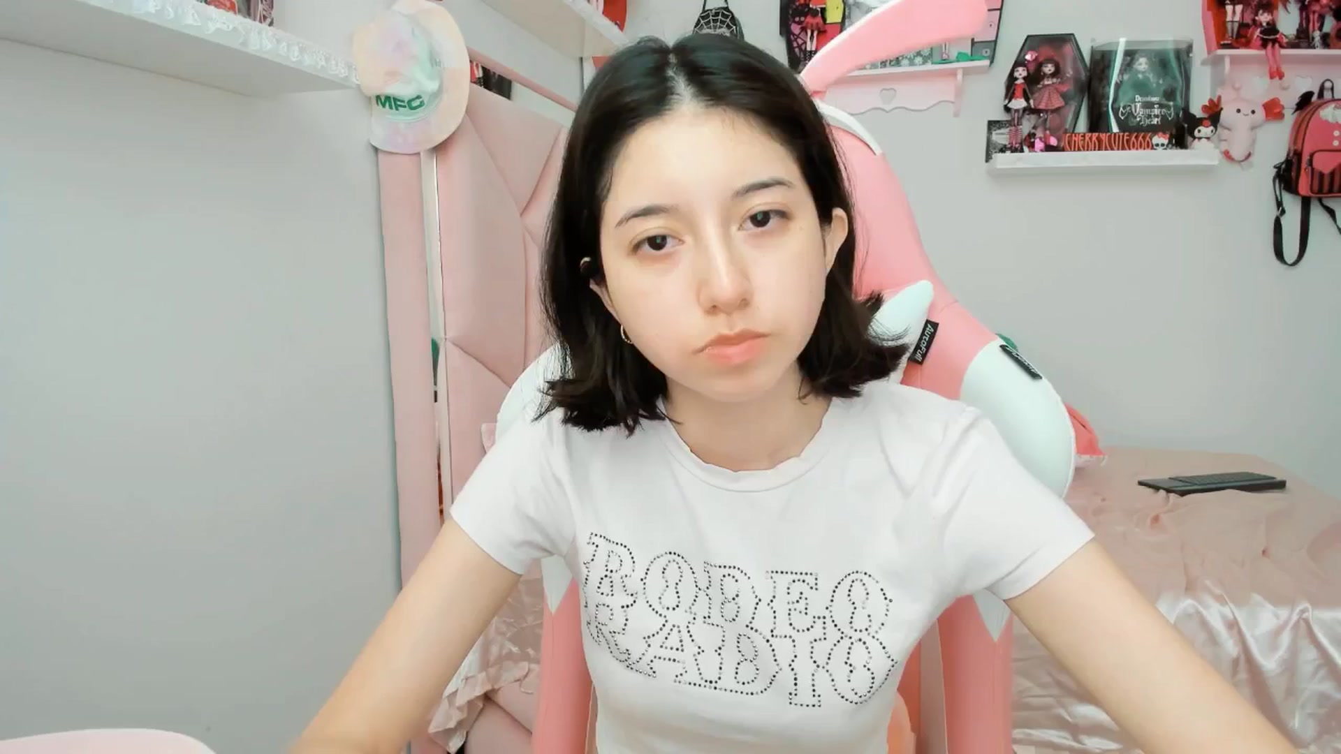 Gallery image thumbnail from Cherrycute666's myfreecams stream on, 06/03/2025, 23:17 image 1 of 20