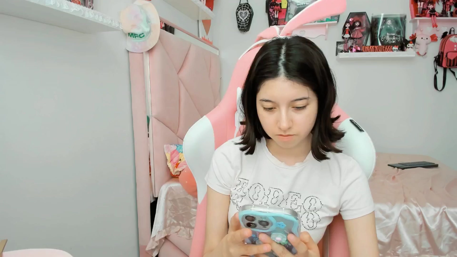Gallery image thumbnail from Cherrycute666's myfreecams stream on, 06/03/2025, 23:17 image 3 of 20