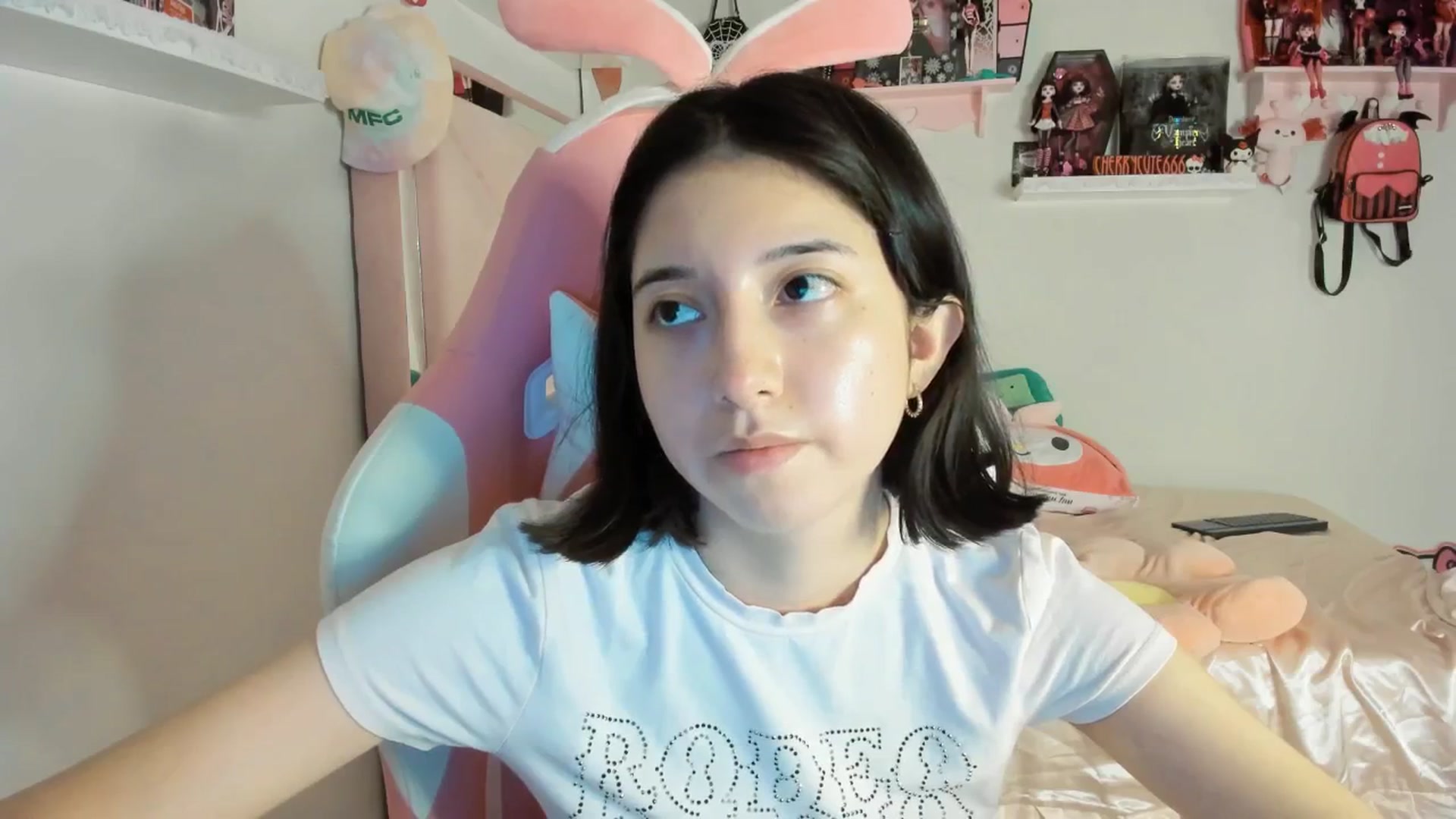 Gallery image thumbnail from Cherrycute666's myfreecams stream on, 06/04/2025, 02:10 image 18 of 20