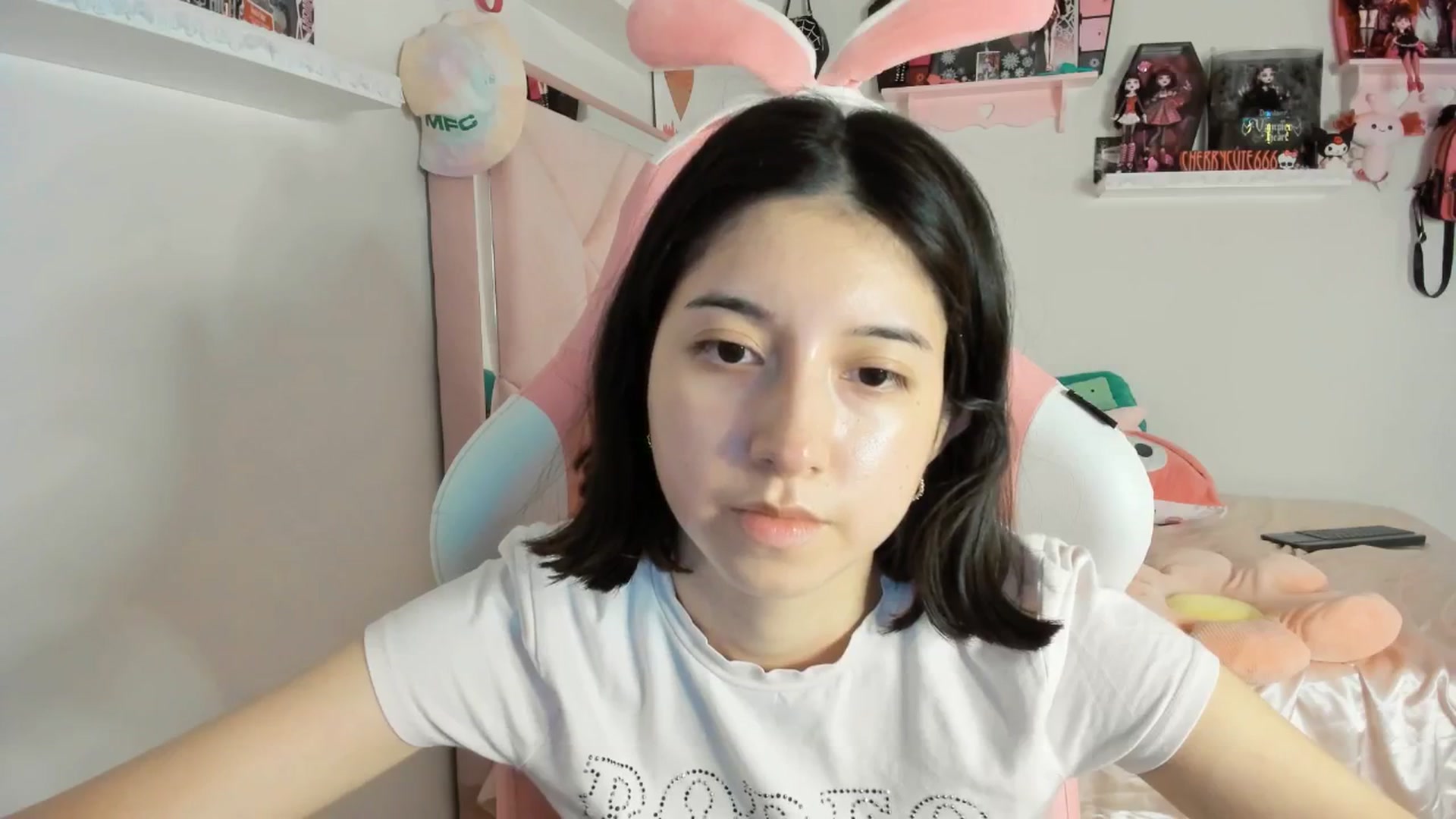 Gallery image thumbnail from Cherrycute666's myfreecams stream on, 06/04/2025, 02:10 image 20 of 20