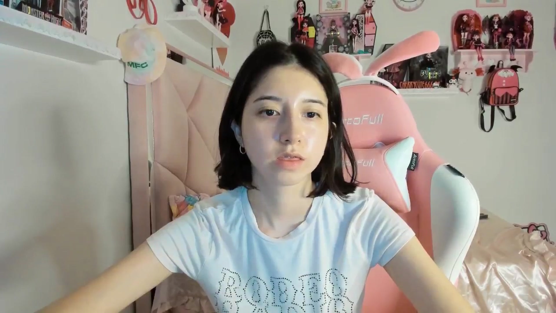 Gallery image thumbnail from Cherrycute666's myfreecams stream on, 06/04/2025, 02:10 image 3 of 20
