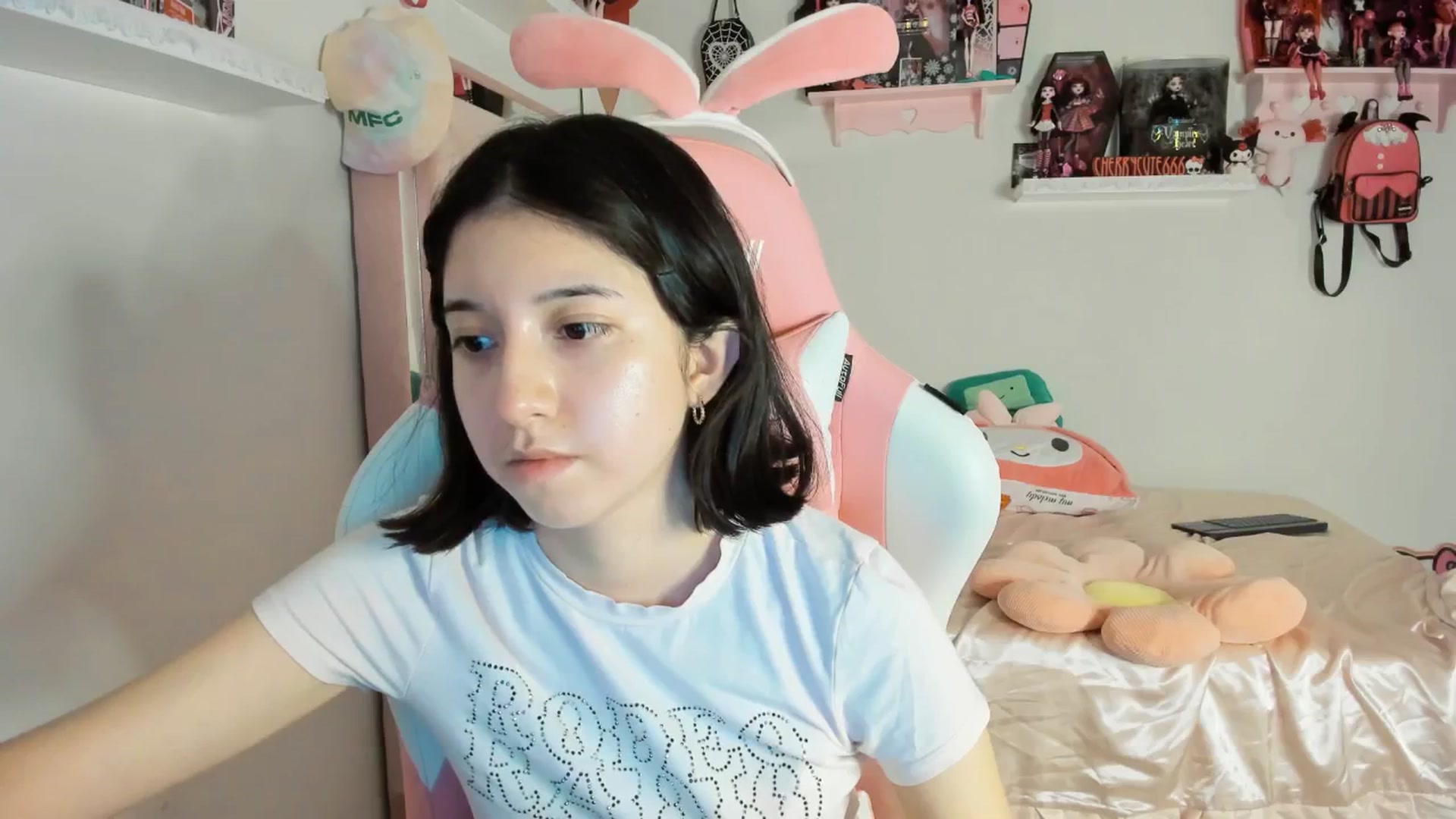 Gallery image thumbnail from Cherrycute666's myfreecams stream on, 06/04/2025, 02:10 image 19 of 20