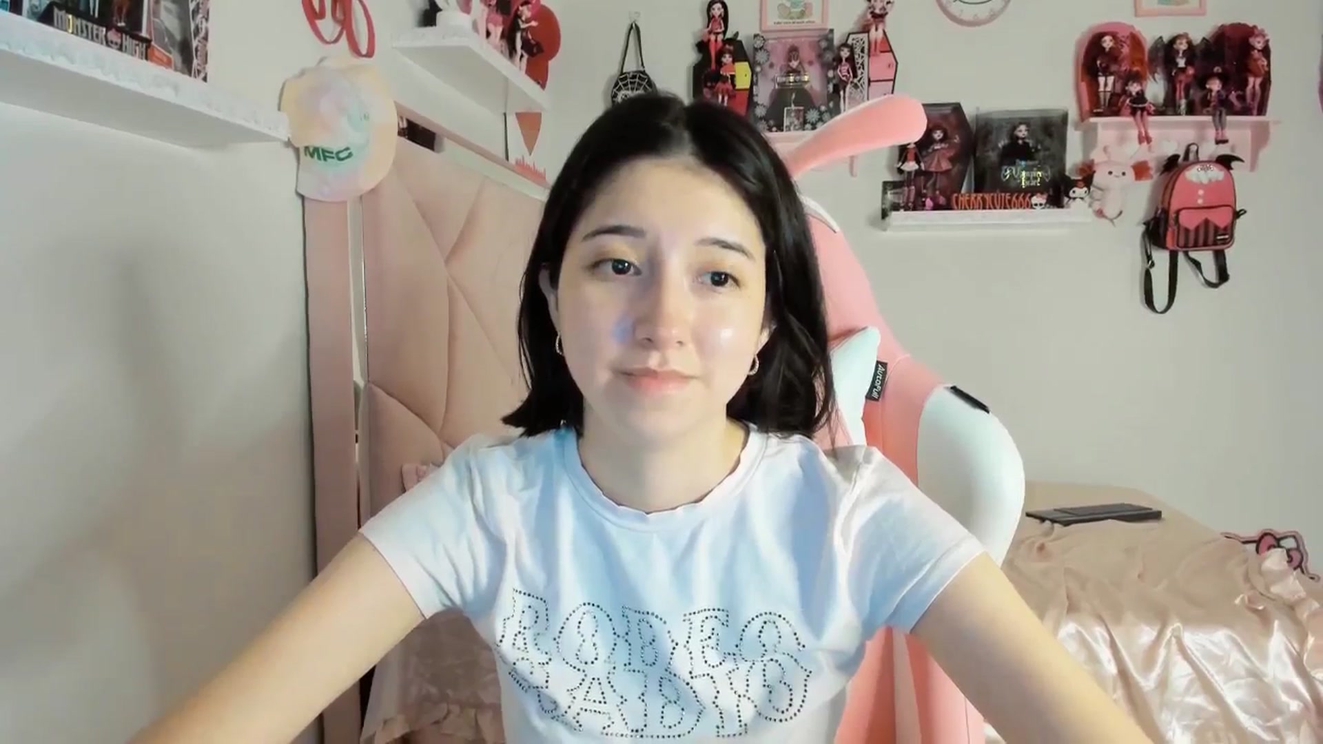 Gallery image thumbnail from Cherrycute666's myfreecams stream on, 06/04/2025, 02:10 image 7 of 20