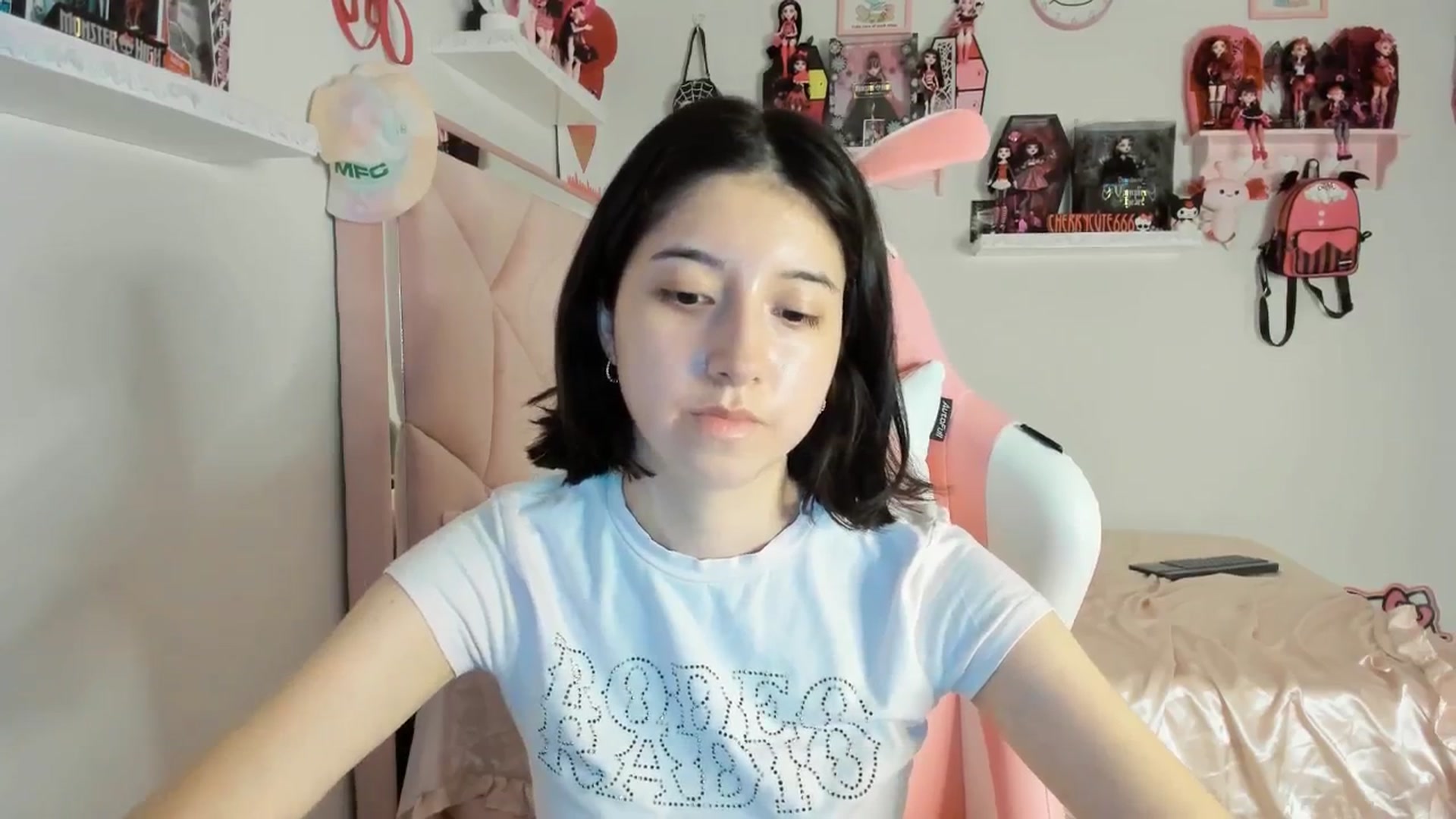 Gallery image thumbnail from Cherrycute666's myfreecams stream on, 06/04/2025, 02:10 image 9 of 20