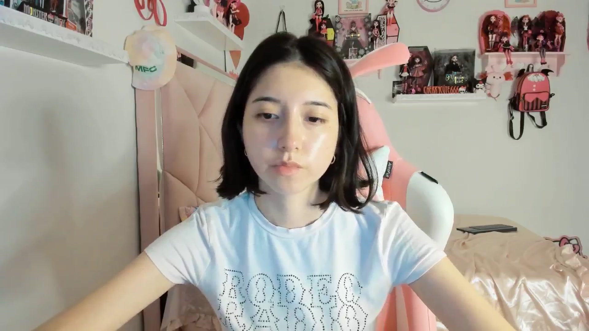 Gallery image thumbnail from Cherrycute666's myfreecams stream on, 06/04/2025, 02:10 image 6 of 20
