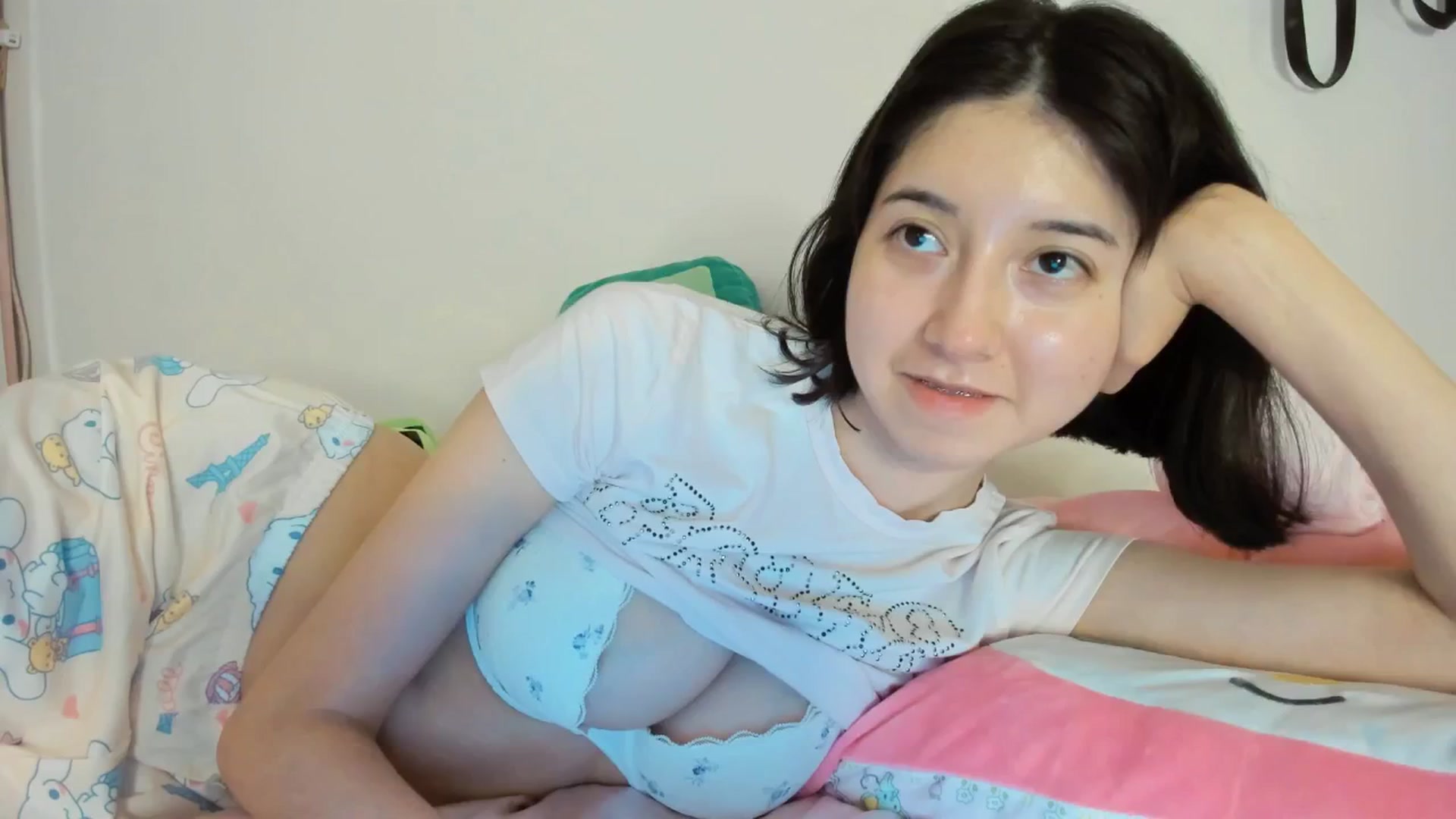 Gallery image thumbnail from Cherrycute666's myfreecams stream on, 06/04/2025, 05:53 image 1 of 20