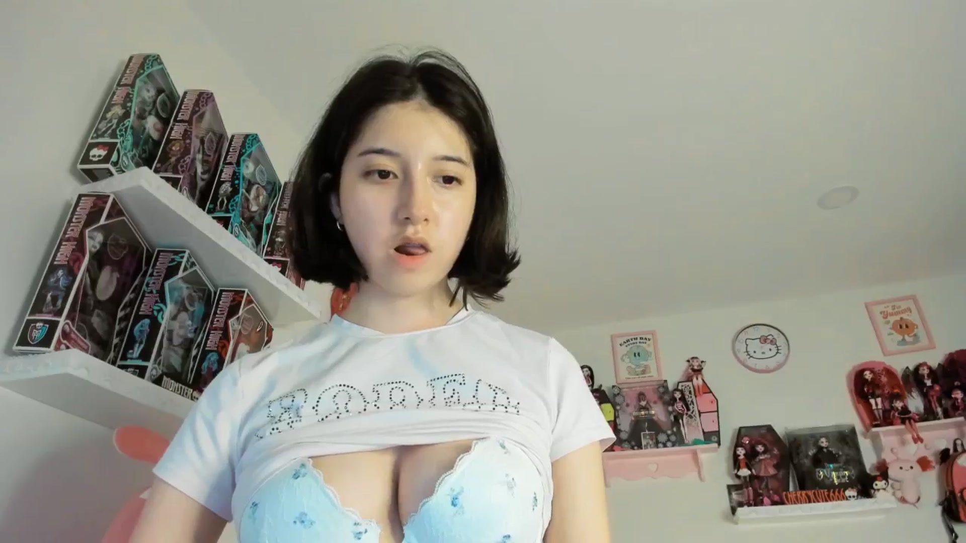 Gallery image thumbnail from Cherrycute666's myfreecams stream on, 06/04/2025, 05:53 image 13 of 20