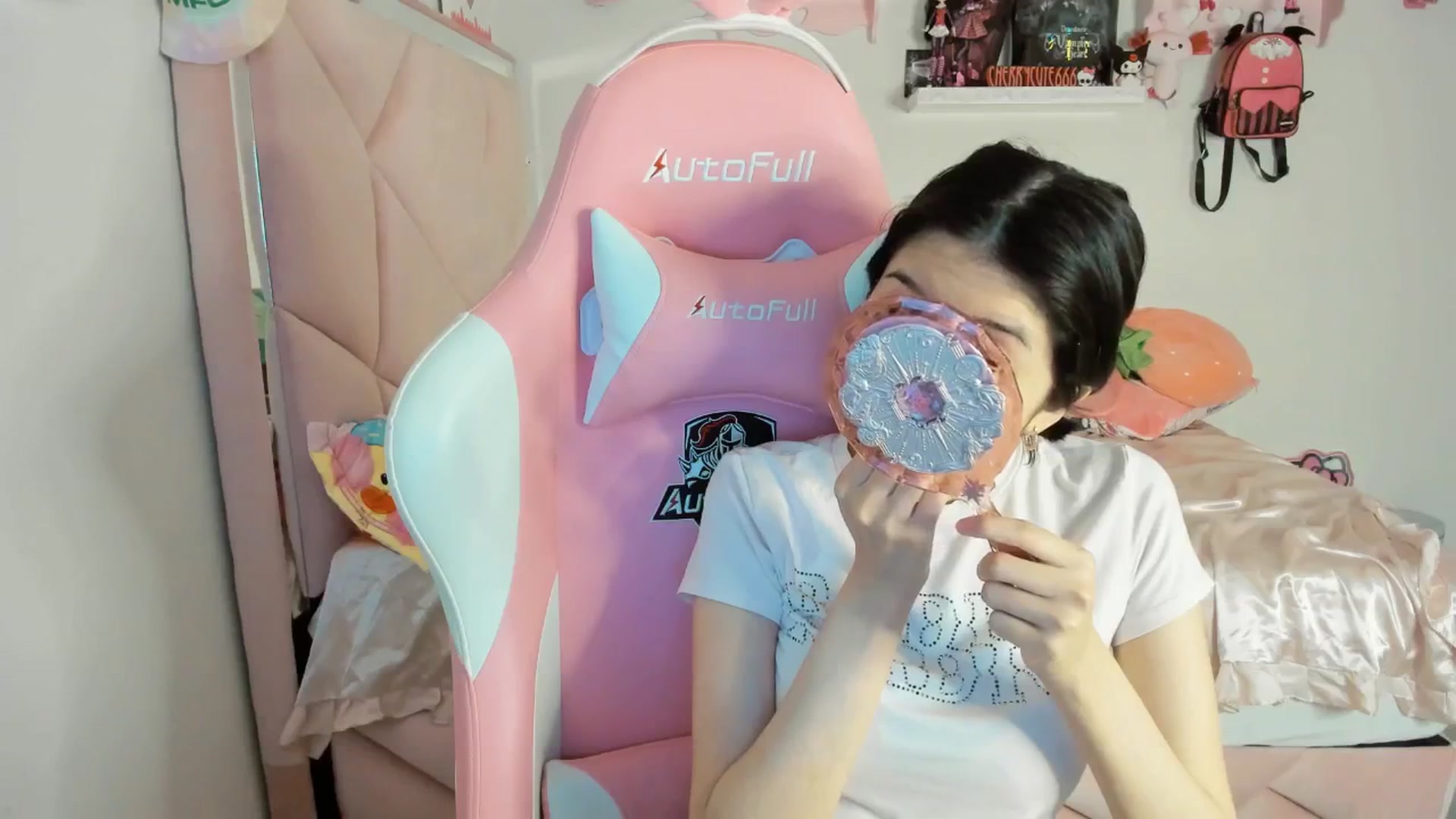 Gallery image thumbnail from Cherrycute666's myfreecams stream on, 06/04/2025, 05:53 image 19 of 20