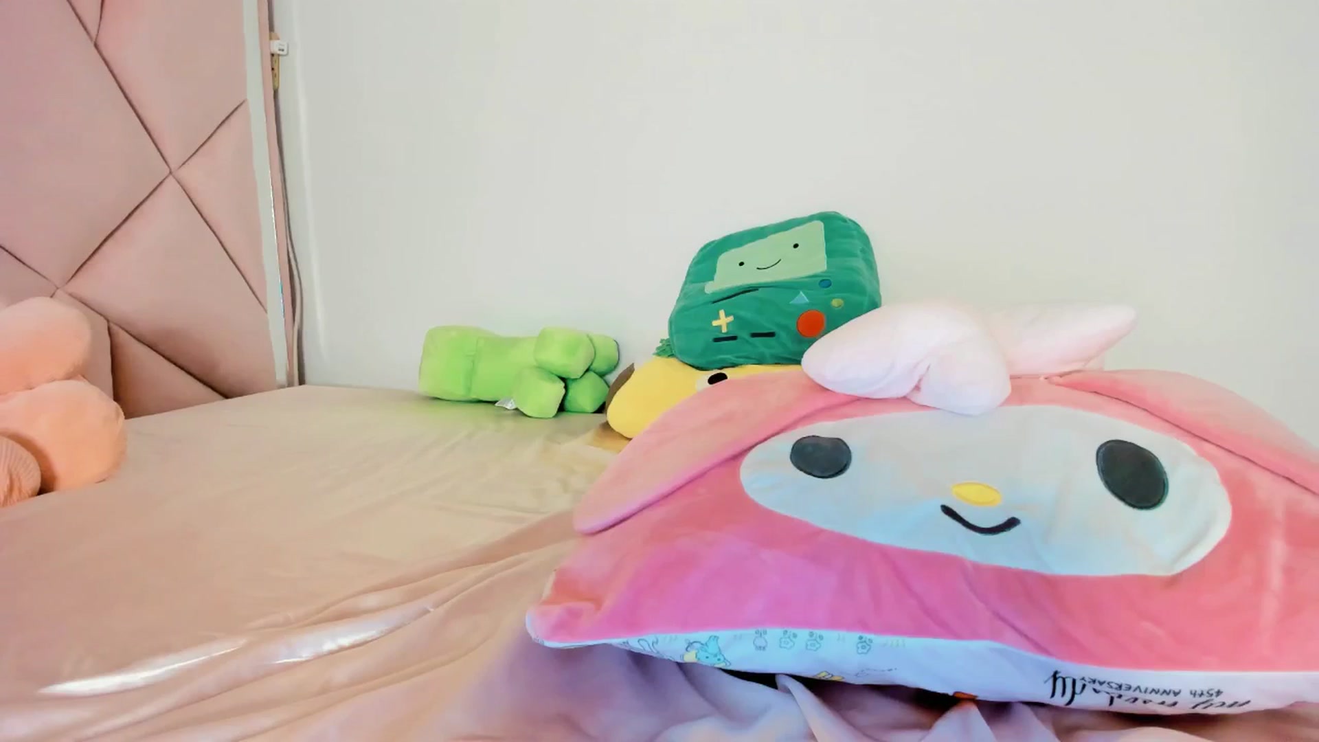 Gallery image thumbnail from Cherrycute666's myfreecams stream on, 06/04/2025, 05:53 image 7 of 20