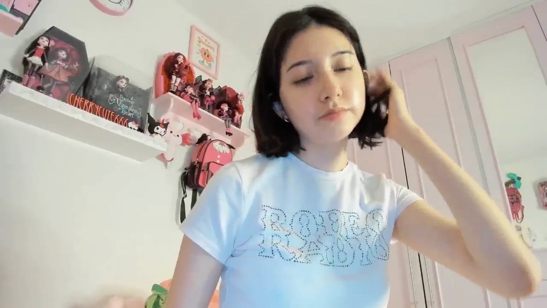 Gallery image thumbnail from Cherrycute666's myfreecams stream on, 06/04/2025, 05:53 image 17 of 20