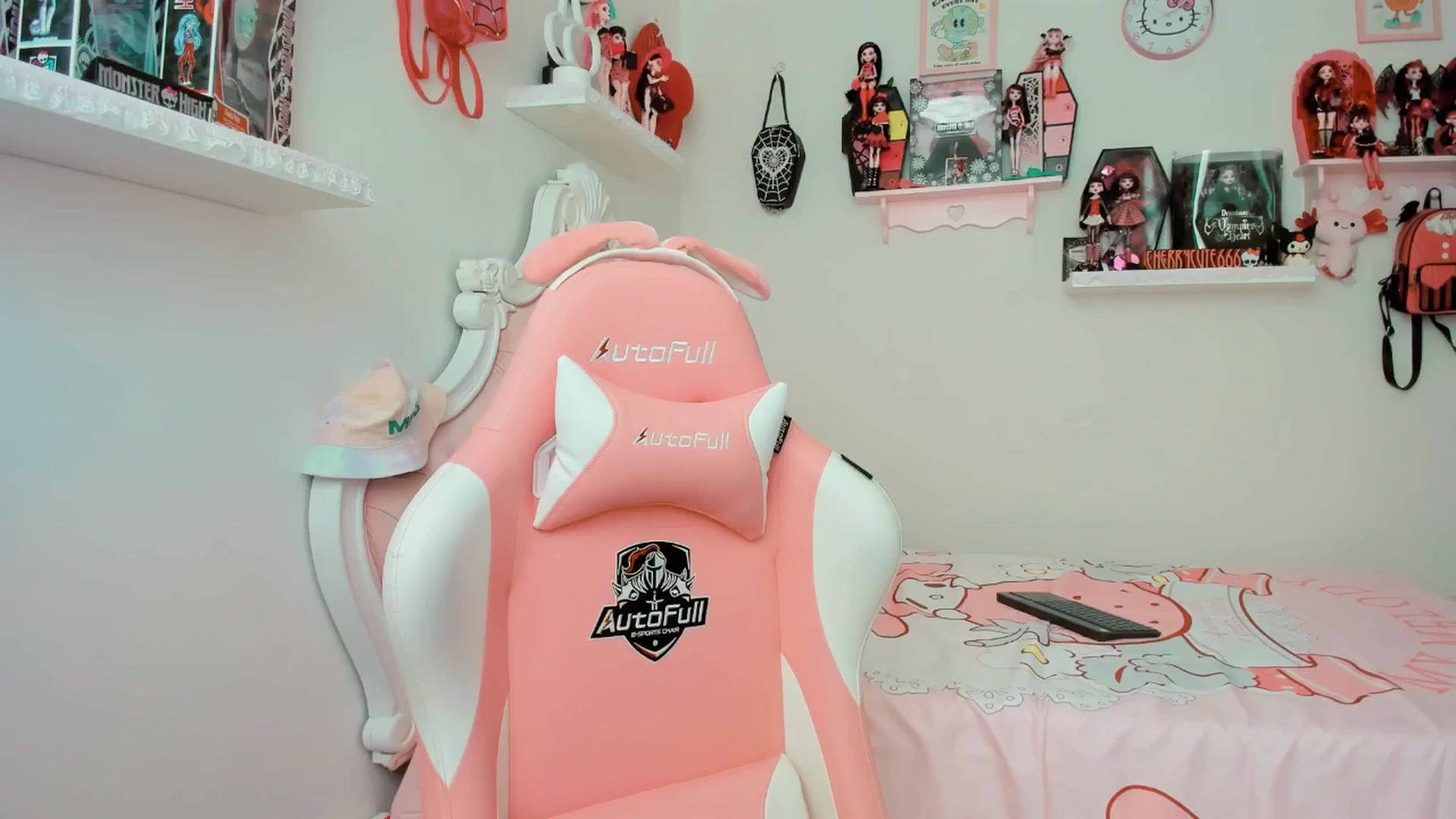 Gallery image thumbnail from Cherrycute666's myfreecams stream on, 06/05/2025, 18:04 image 6 of 20