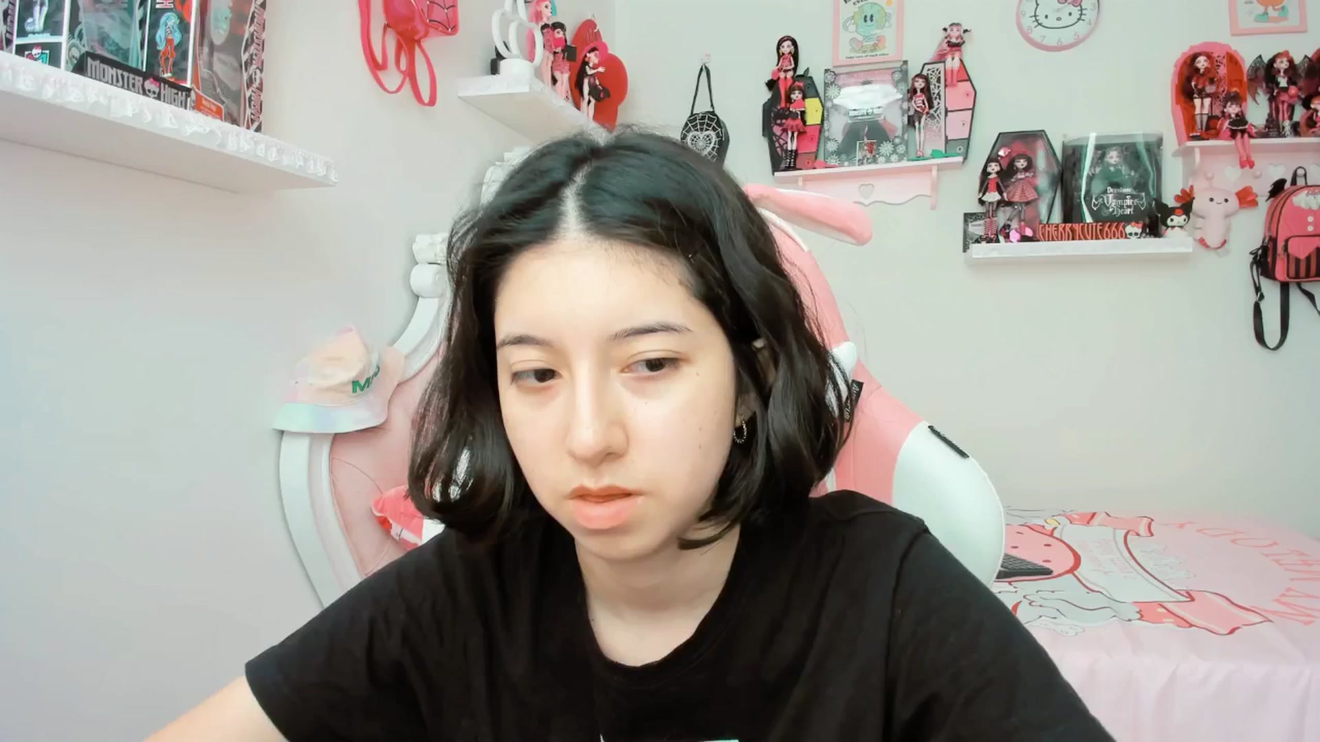 Gallery image thumbnail from Cherrycute666's myfreecams stream on, 06/05/2025, 18:04 image 2 of 20