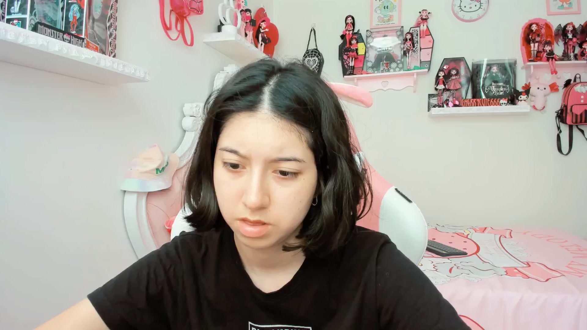 Gallery image thumbnail from Cherrycute666's myfreecams stream on, 06/05/2025, 18:04 image 17 of 20