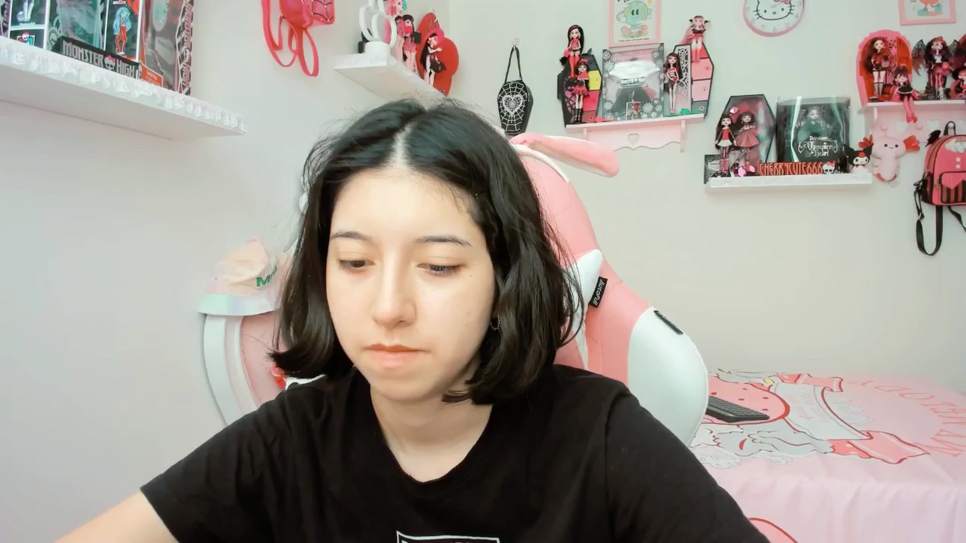 Gallery image thumbnail from Cherrycute666's myfreecams stream on, 06/05/2025, 18:04 image 19 of 20