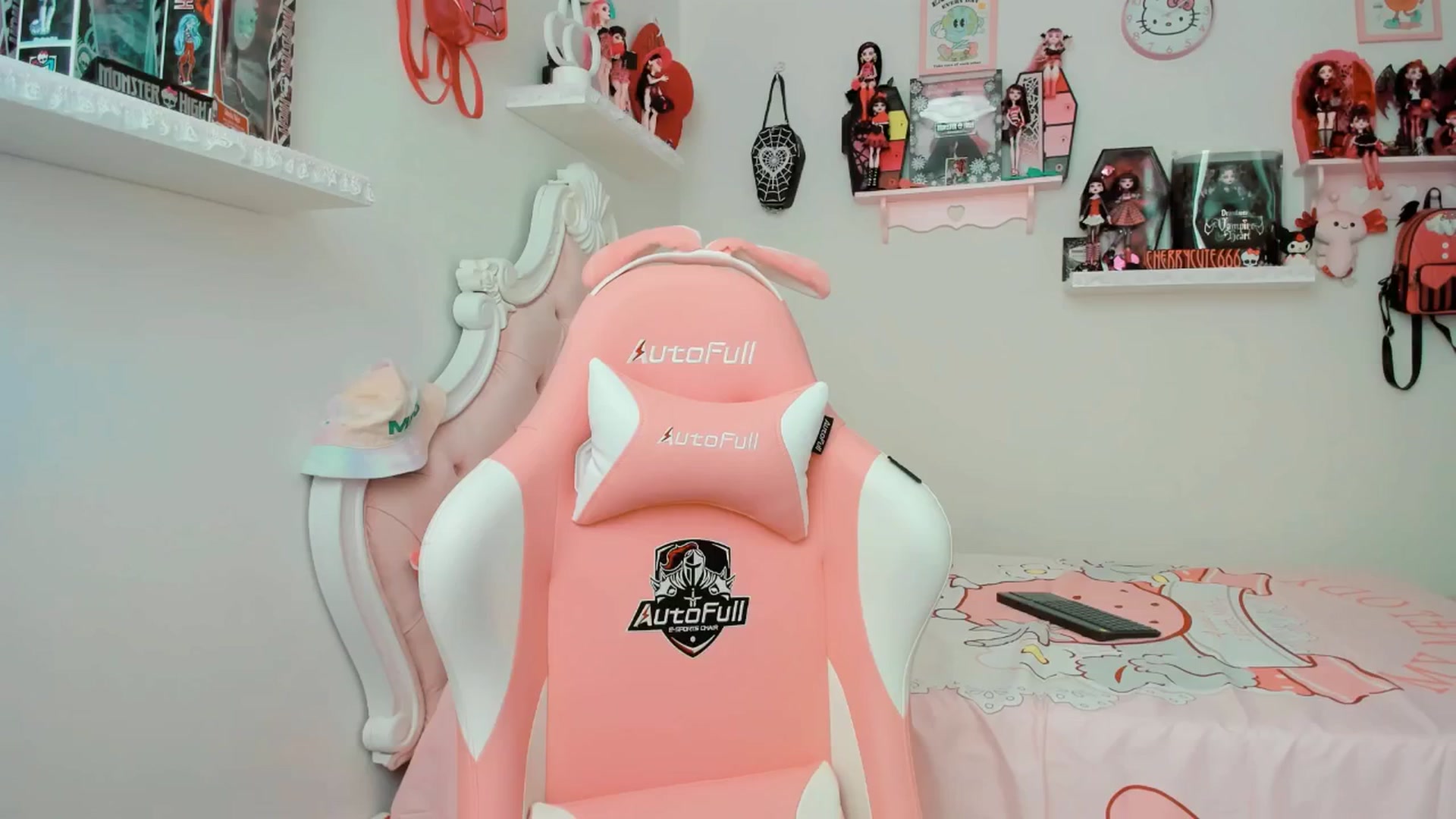Gallery image thumbnail from Cherrycute666's myfreecams stream on, 06/05/2025, 18:04 image 7 of 20